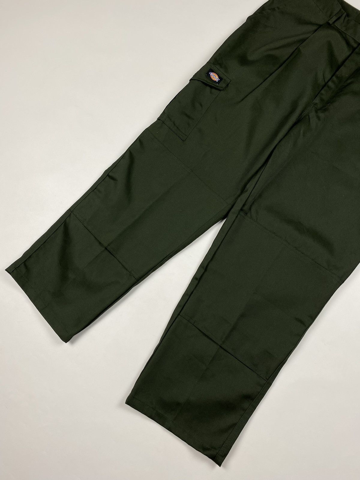 Dickies BNWT! Dickies Workwear men’s cargo pants trousers Size US 42 / EU 58 - 5 Thumbnail