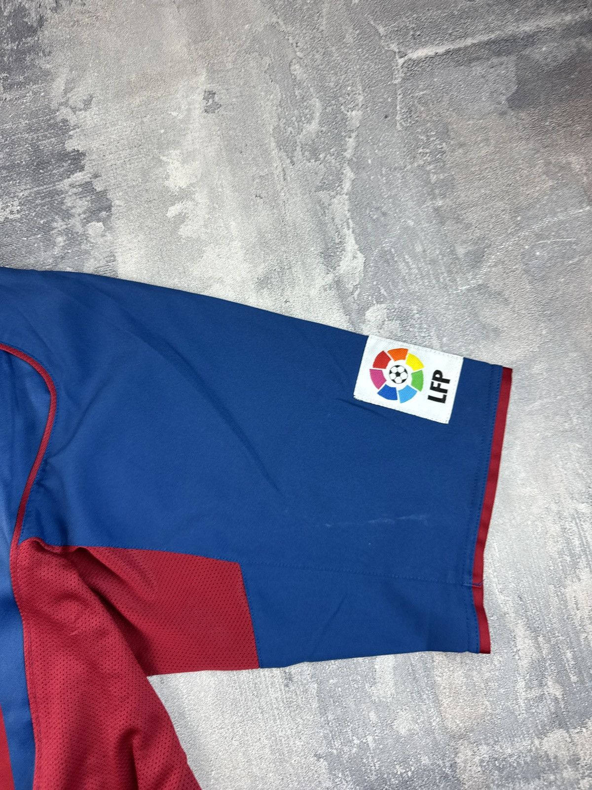 Nike FC Barcelona Home Football Soccer Jersey #7 Larsson Nike L Size US L / EU 52-54 / 3 - 8 Thumbnail