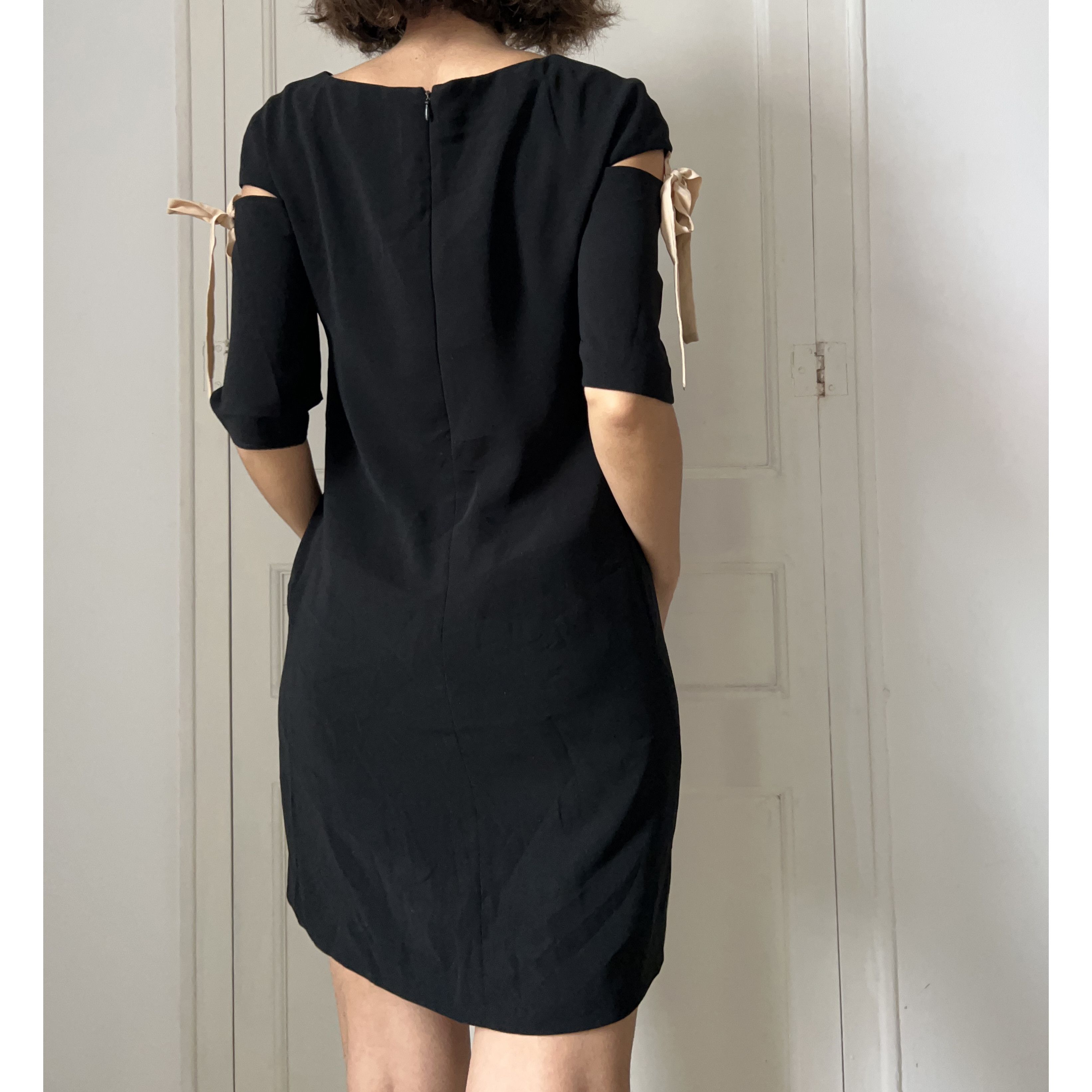 Trussardi Vintage Trussardi Black Cold Shoulder Dress Size M / US 6-8 / IT 42-44 - 8 Thumbnail