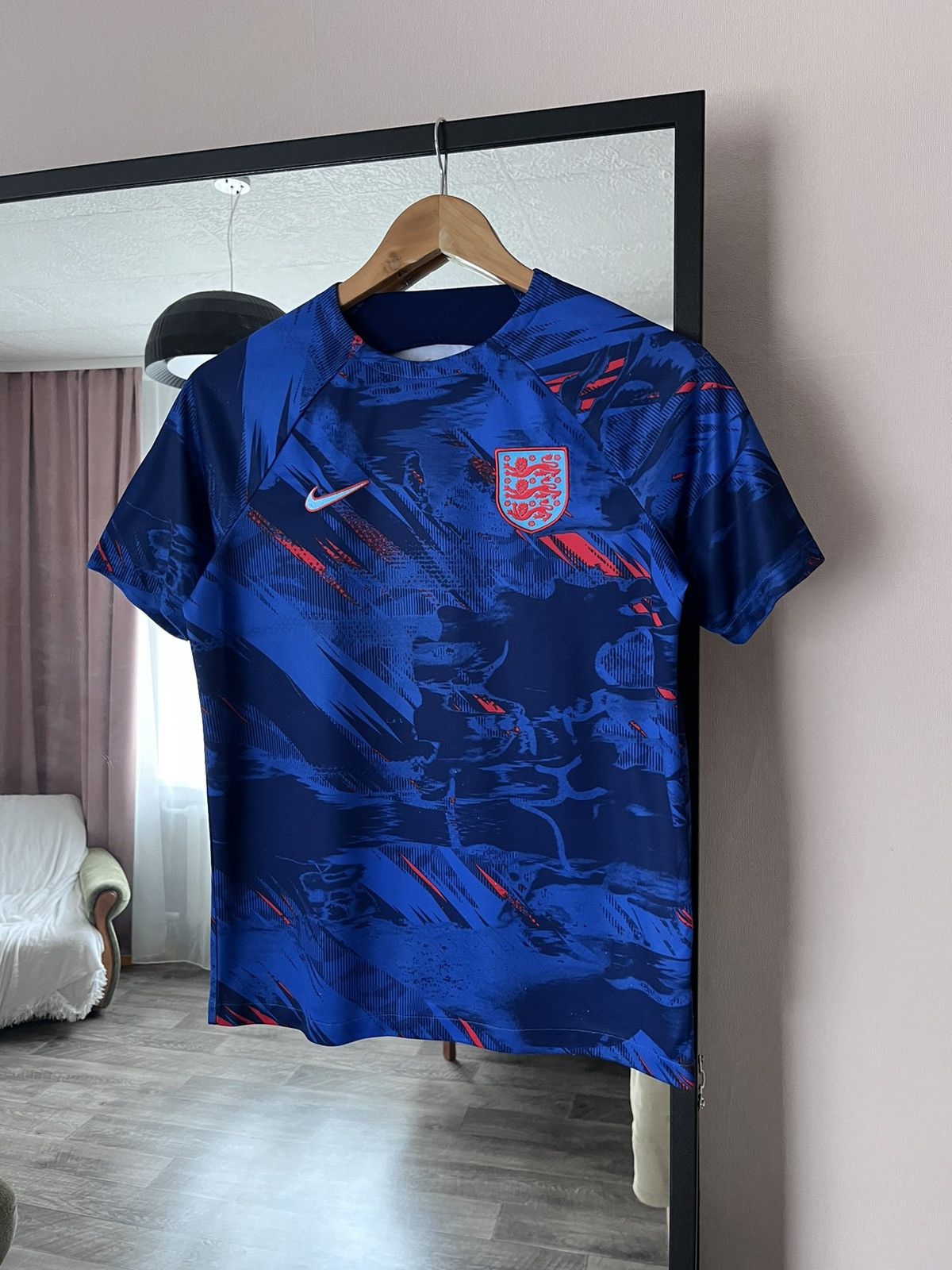 Nike Blokecore ⚽️ Nike England home football shirt Y2K hype M Size US XS / EU 42 / 0 - 1 Thumbnail