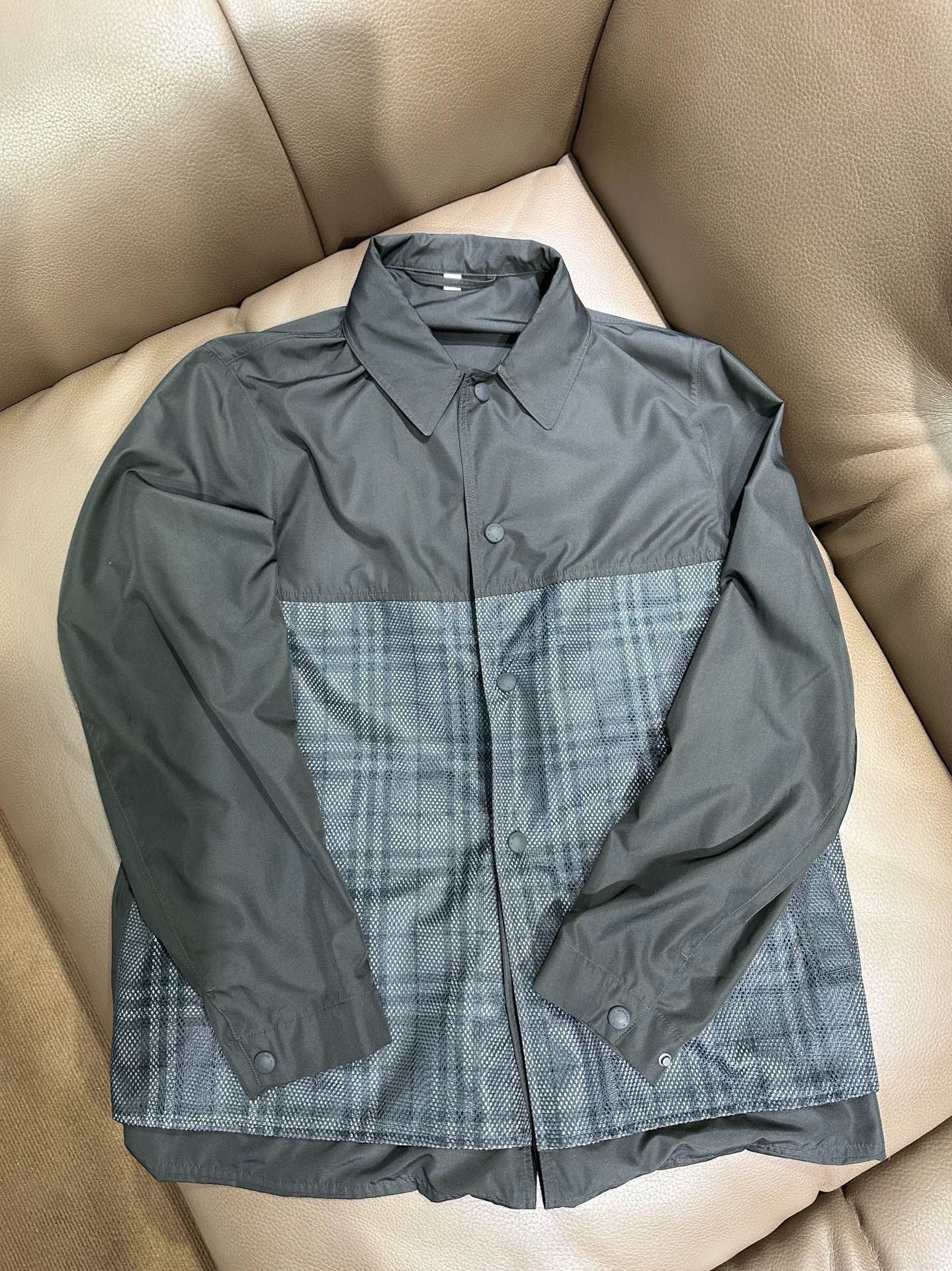 Burberry Burberry Black Light Jacket S Men Size US S / EU 44-46 / 1 - 1 Thumbnail