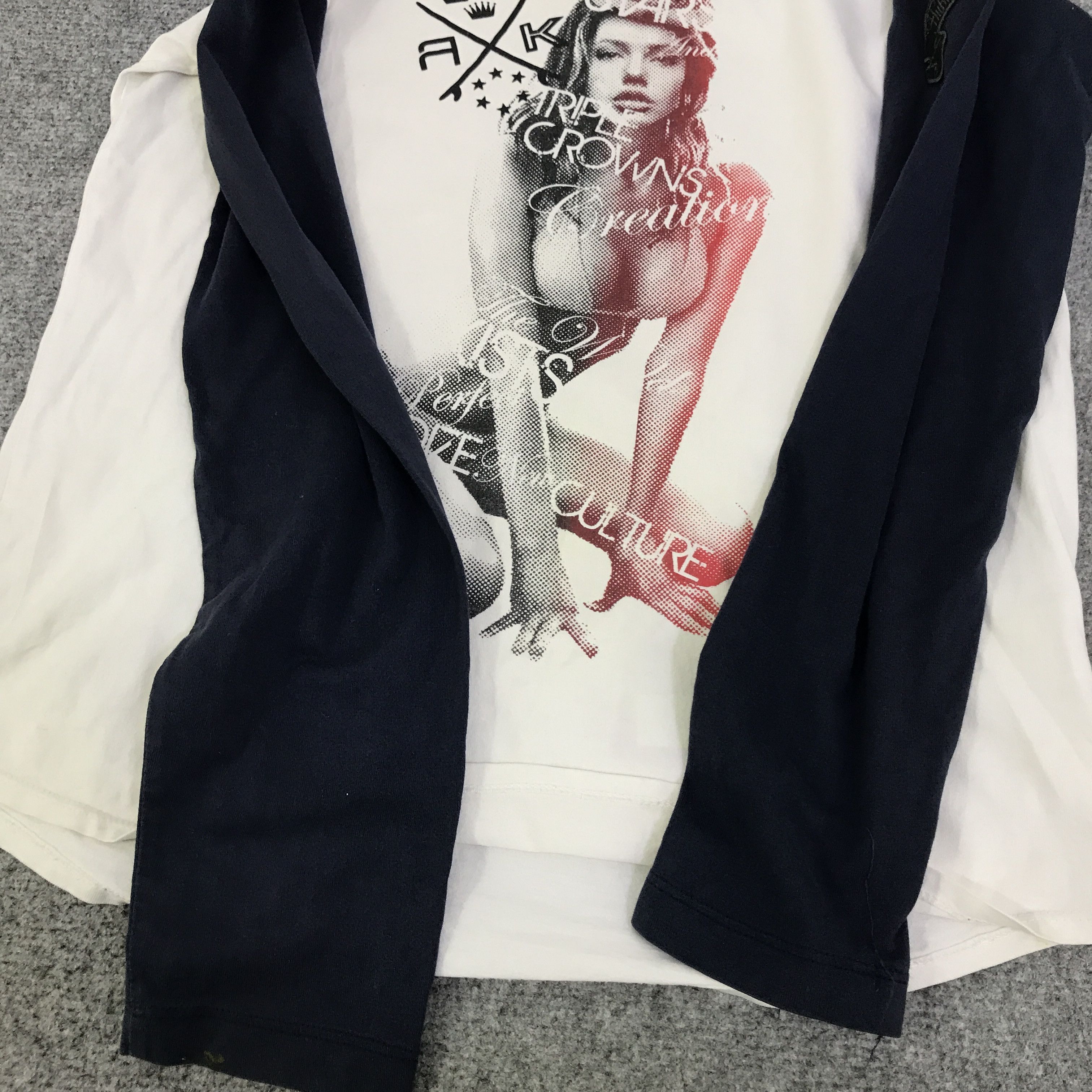 Japanese Brand russ-k triple sexy design crowns t-shirt K117B6 Size US L / EU 52-54 / 3 - 8 Thumbnail