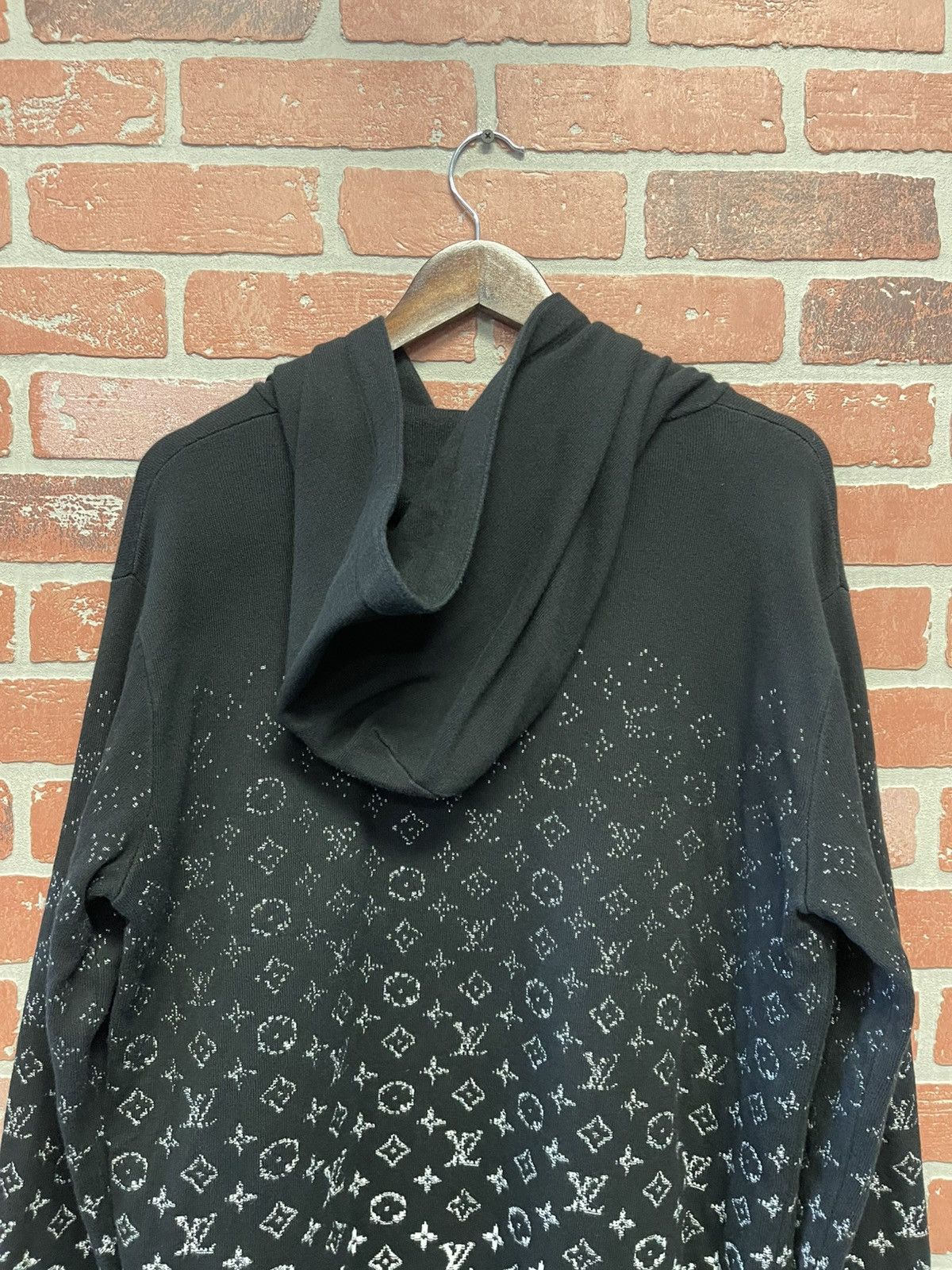 Louis Vuitton Size M - Louis Vuitton Monogram Gradient Hoodie Size US M / EU 48-50 / 2 - 7 Thumbnail