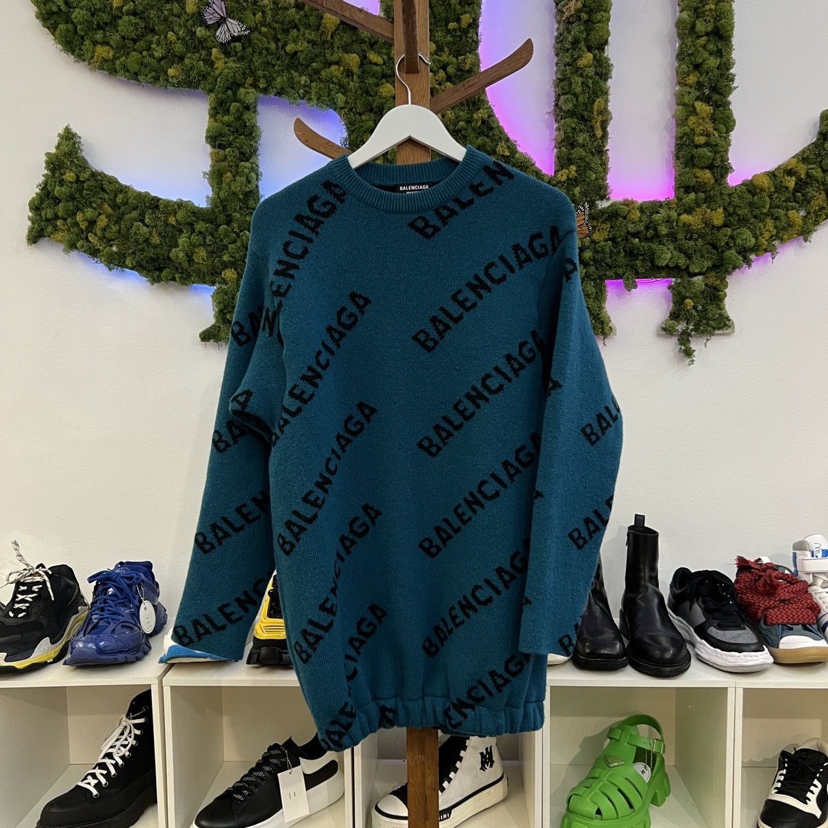 Balenciaga jacquard logo crewneck clearance