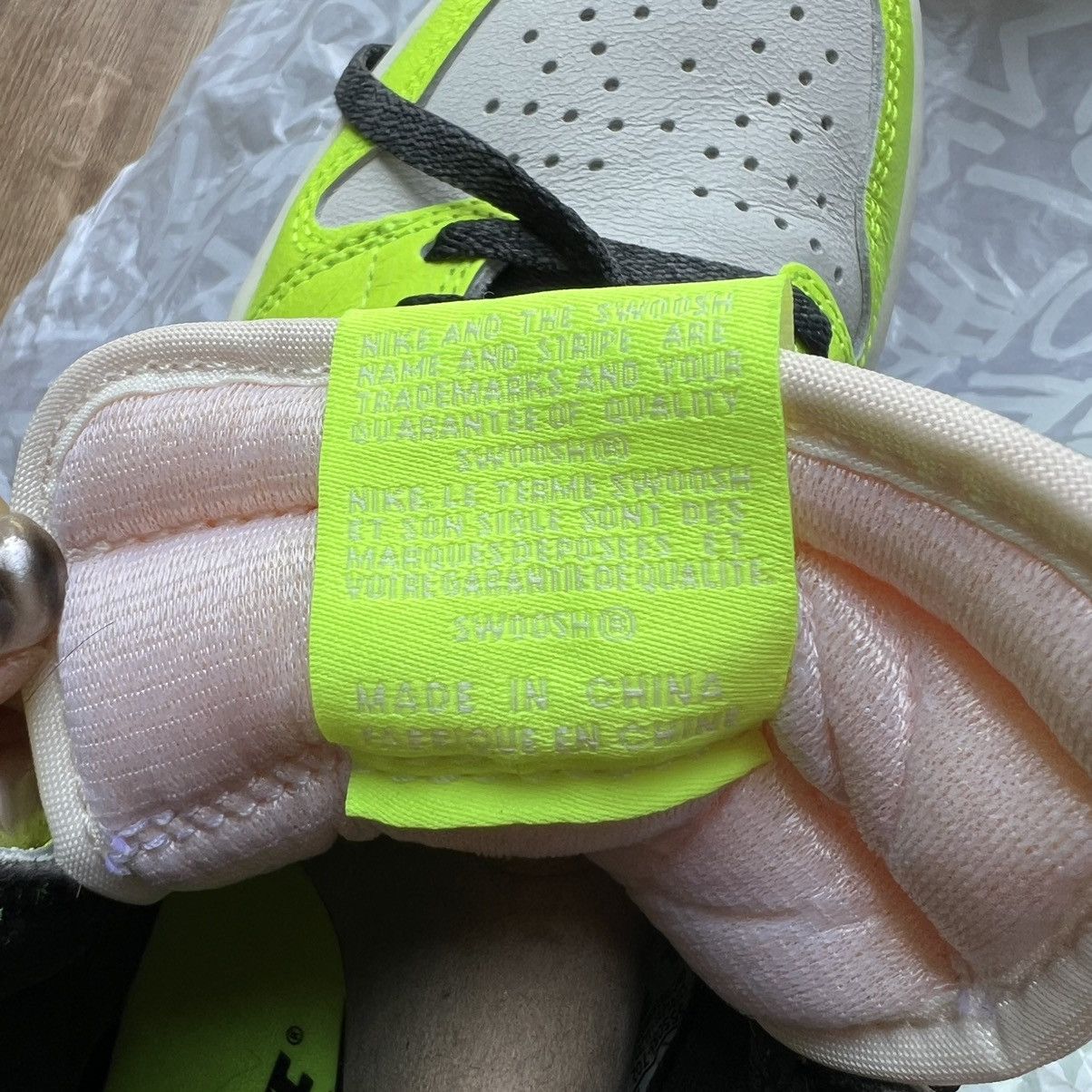 Nike Air Jordan 1 Retro High OG Volt/Black Size US 7.5 / EU 40-41 - 8 Thumbnail