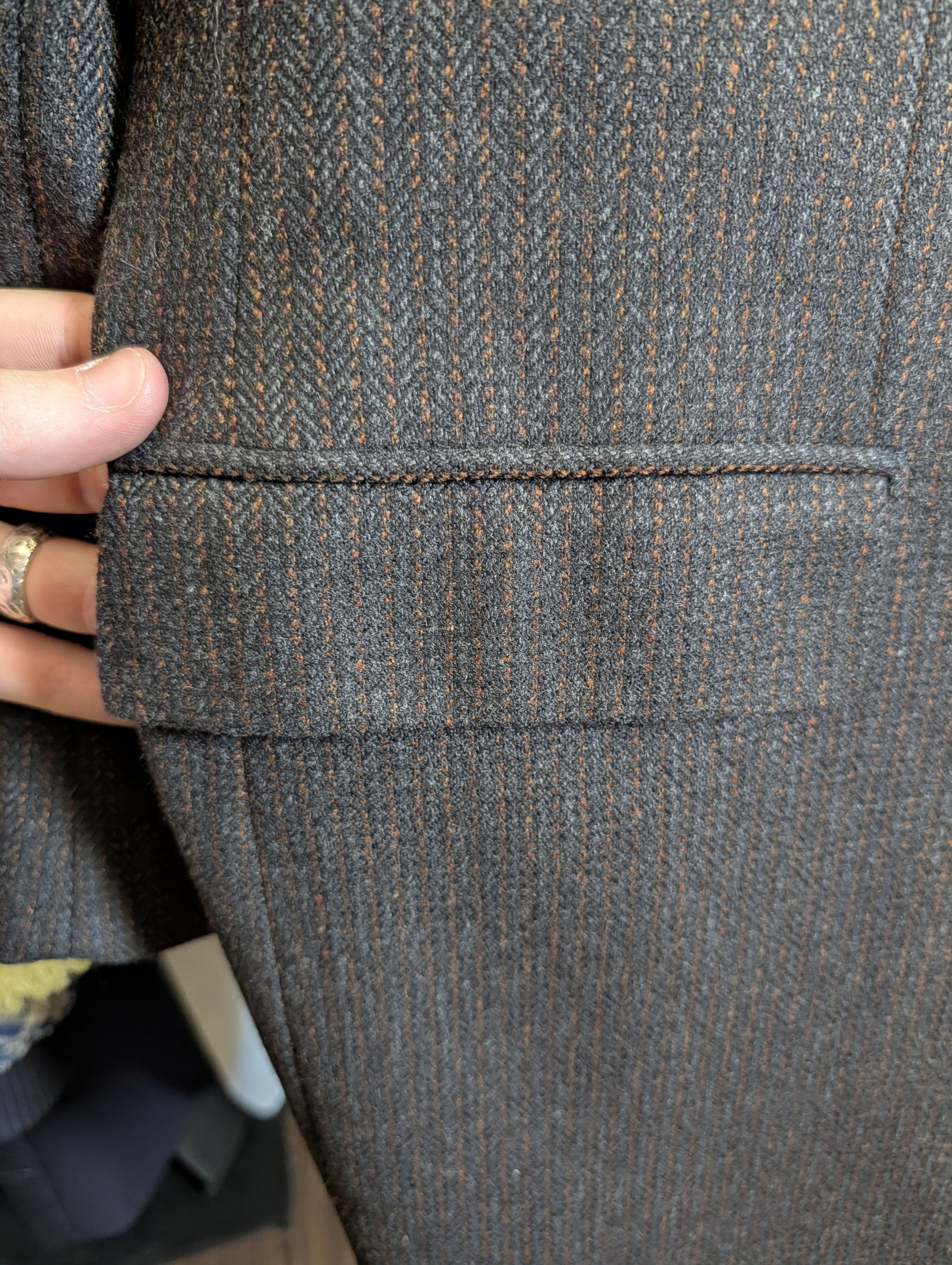Brioni Wool & cashmere brown herringbone knit sport coat Size 46R - 6 Thumbnail