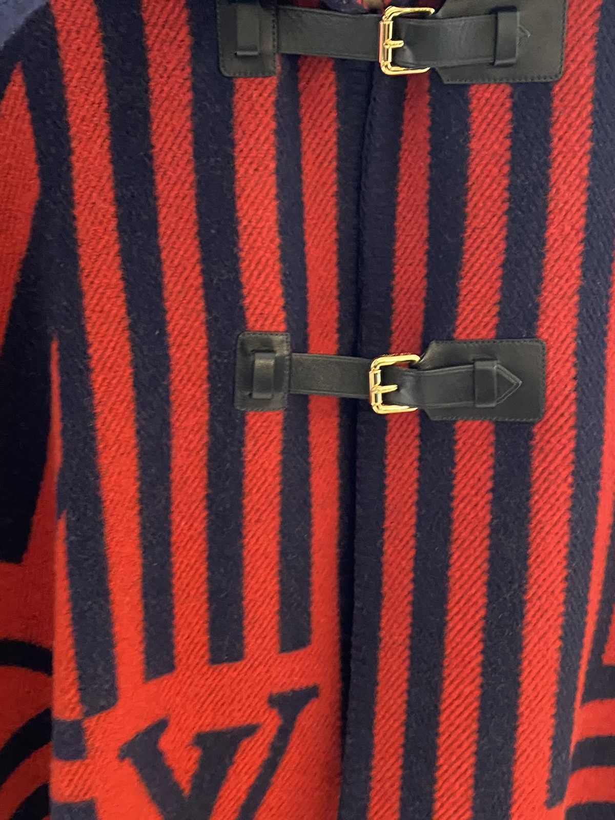 Louis Vuitton Louis Vuitton Karakoram wool poncho, 40 fr. Size M / US 6-8 / IT 42-44 - 7 Thumbnail
