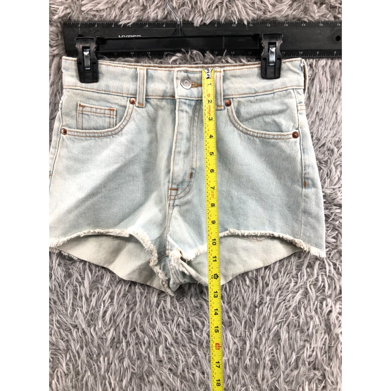 H&M H&M Womens Cut-off Shorts Size 4 Mid Rise Medium Wash Blue Size 27" / US 4 / IT 40 - 3 Thumbnail