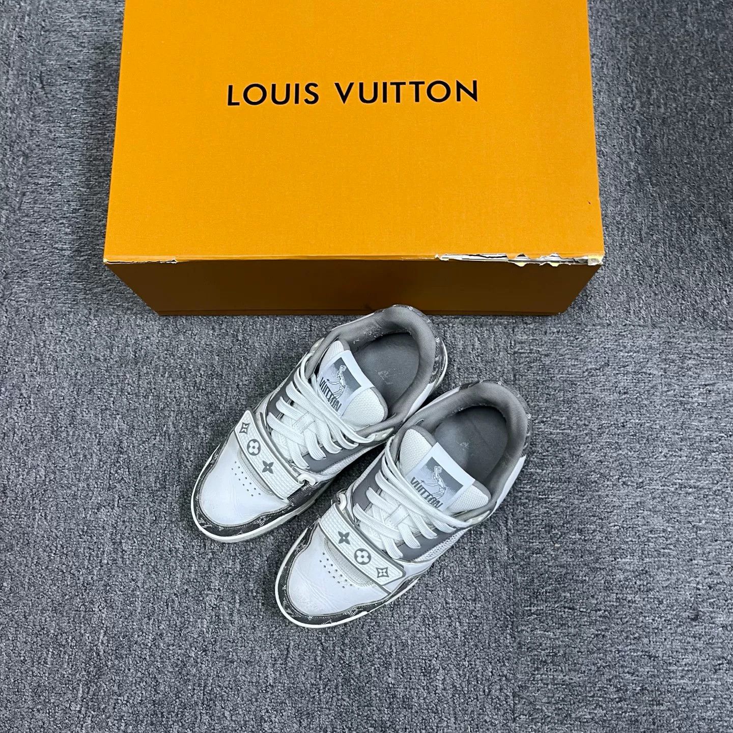 Louis Vuitton Louis Vuitton Leather Black Lowtop Sneakers 5.5 Women Size US 5.5 / IT 35.5 - 1 Thumbnail