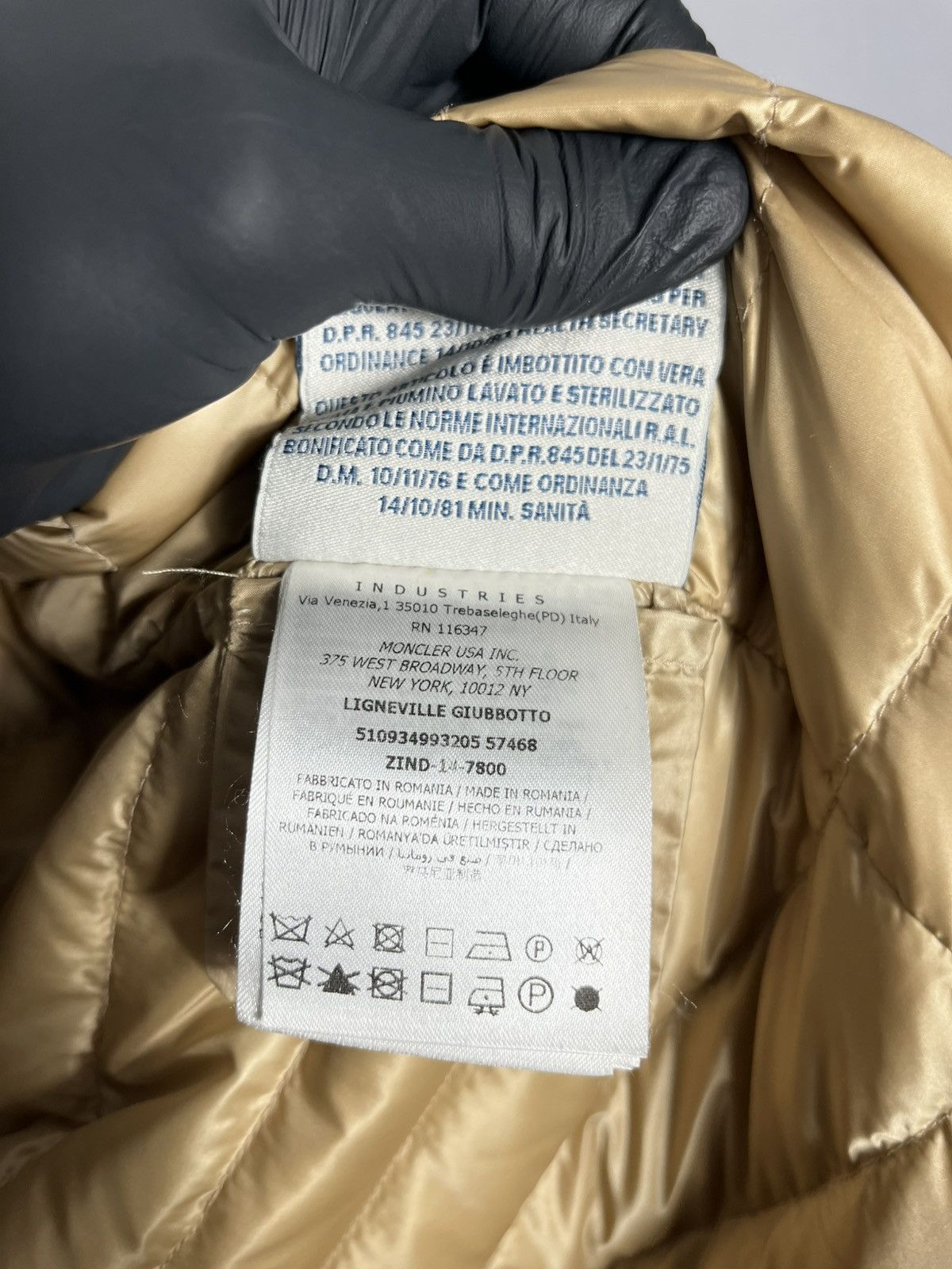 Moncler Moncler Ligneville Giubbotto Womans Down Jacket Zip Black Size L / US 10 / IT 46 - 12 Thumbnail