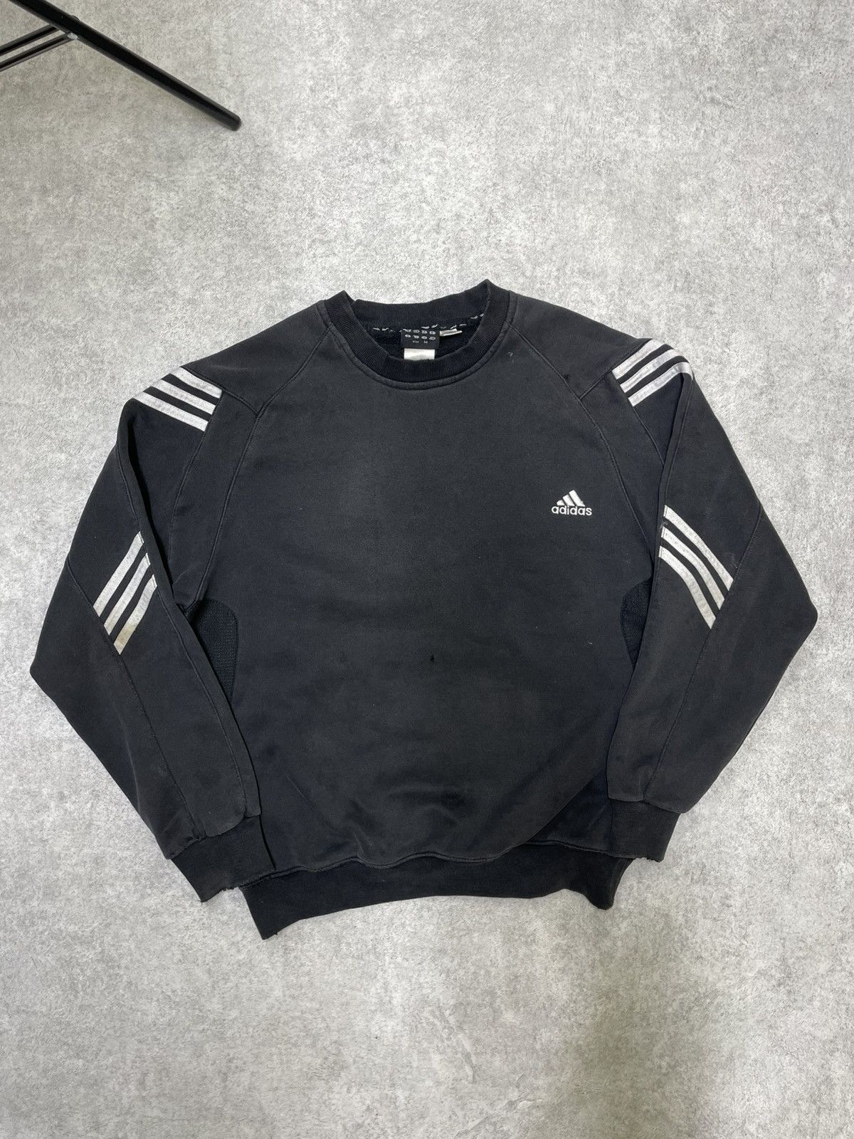 Adidas × Japanese Brand × Le Grande Bleu (L.G.B.) Distres sed Y2K Adidas Three-Stripe Black Sweatshirt Size US L / EU 52-54 / 3 - 1 Thumbnail
