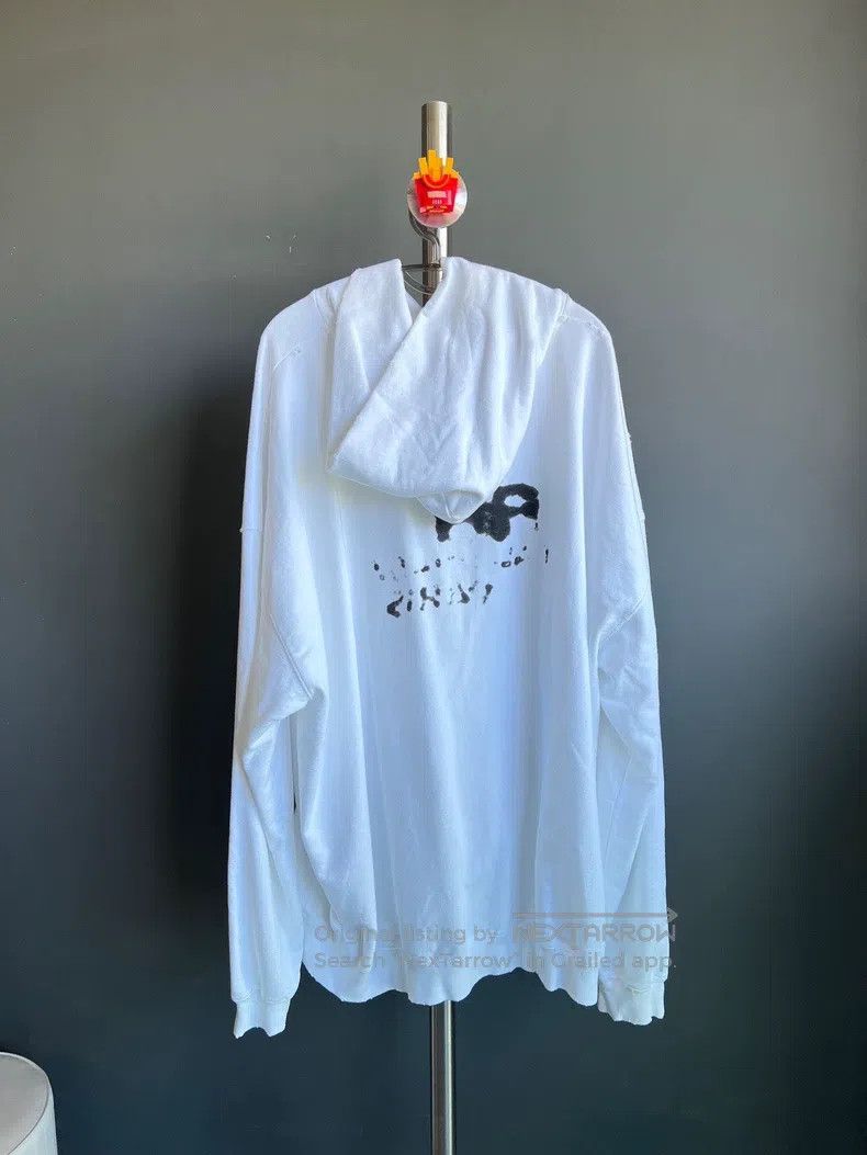 Balenciaga Balenciaga Splattered Graffiti Hoodie White Size US S / EU 44-46 / 1 - 3 Thumbnail
