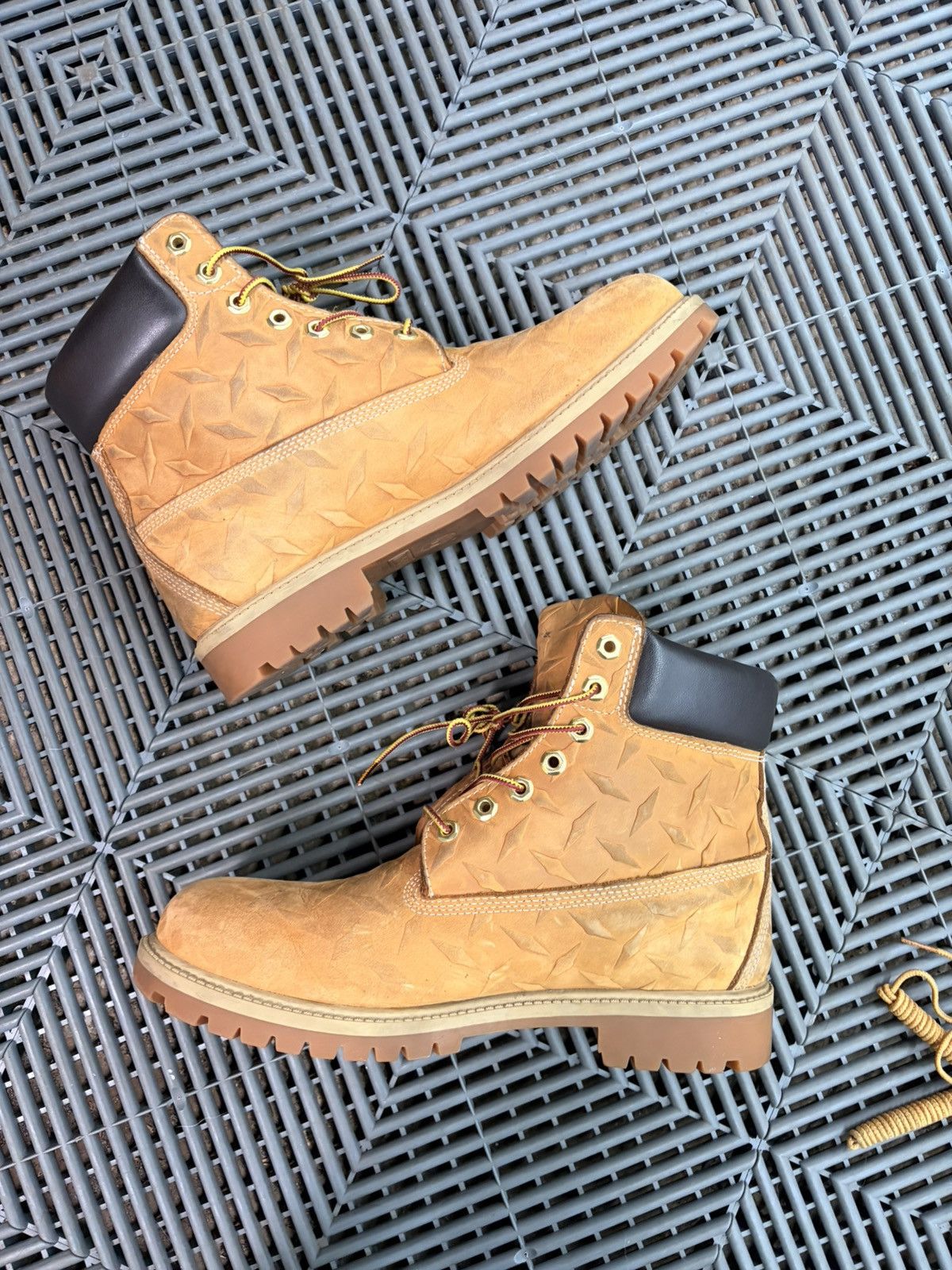 Supreme × Timberland Supreme Timberland "Diamond Plated" Boots Size US 10.5 / EU 43-44 - 2 Thumbnail