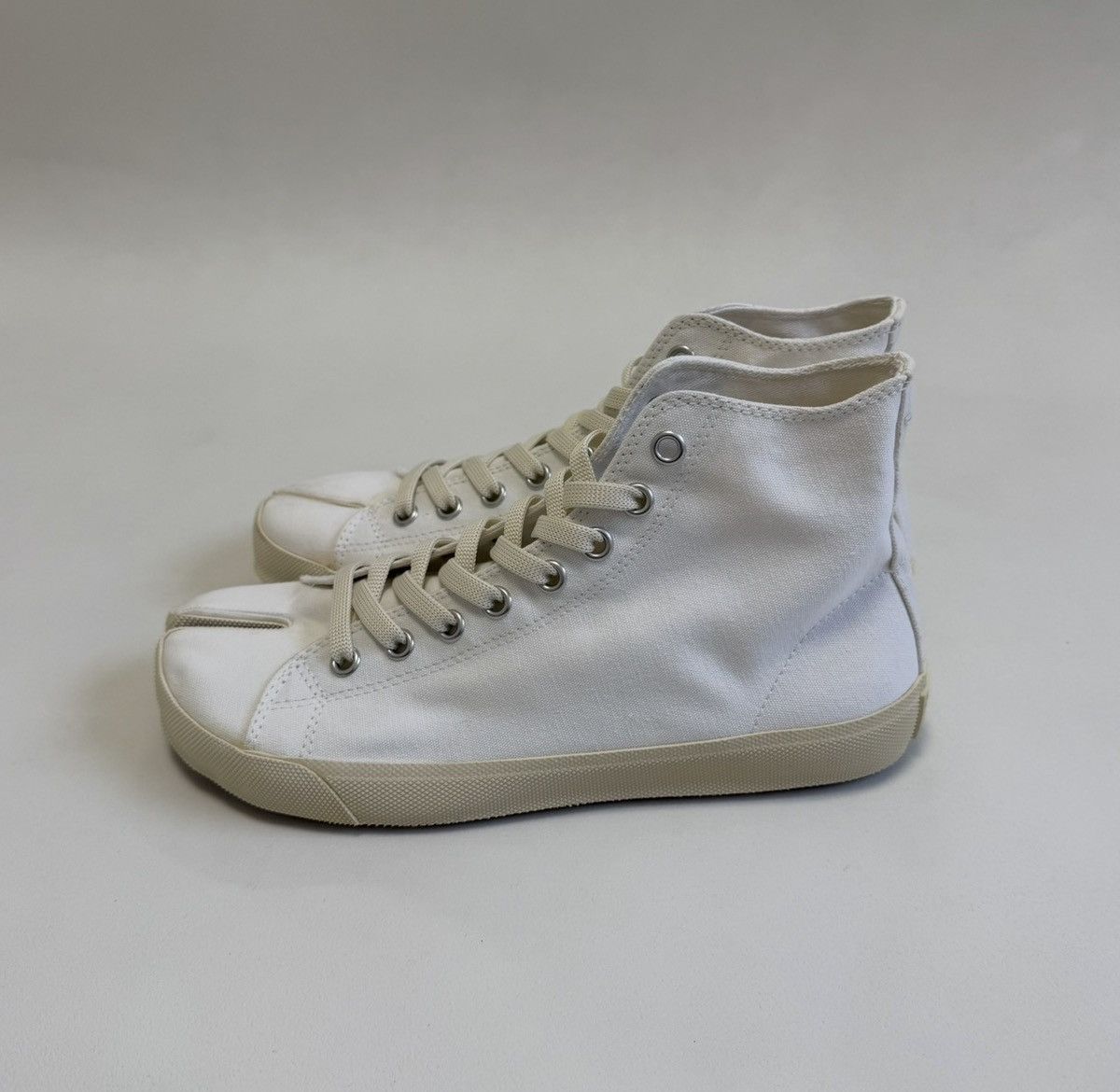 Maison Margiela White Canvas High Top Tabi Sneakers Size US 9 / EU 42 - 6 Thumbnail