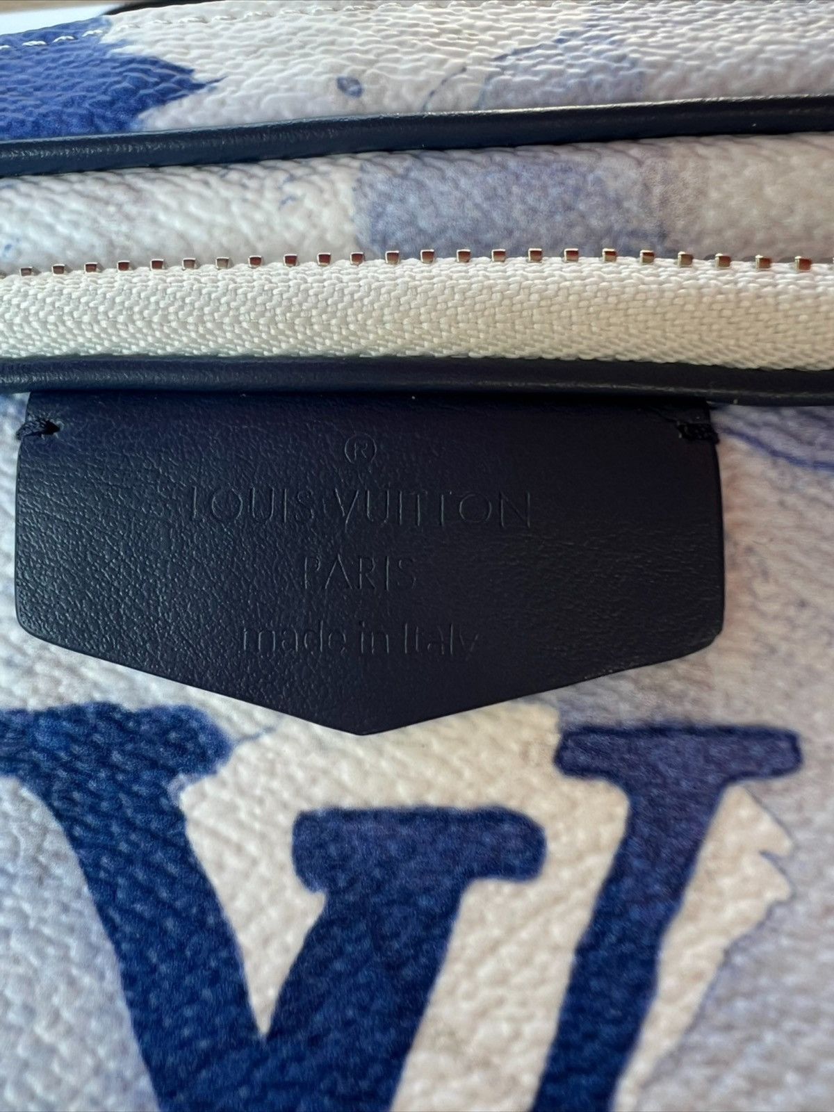 Louis Vuitton Louis Vuitton Outdoor Pouch Monogram Watercolor Blue Size ONE SIZE - 3 Thumbnail