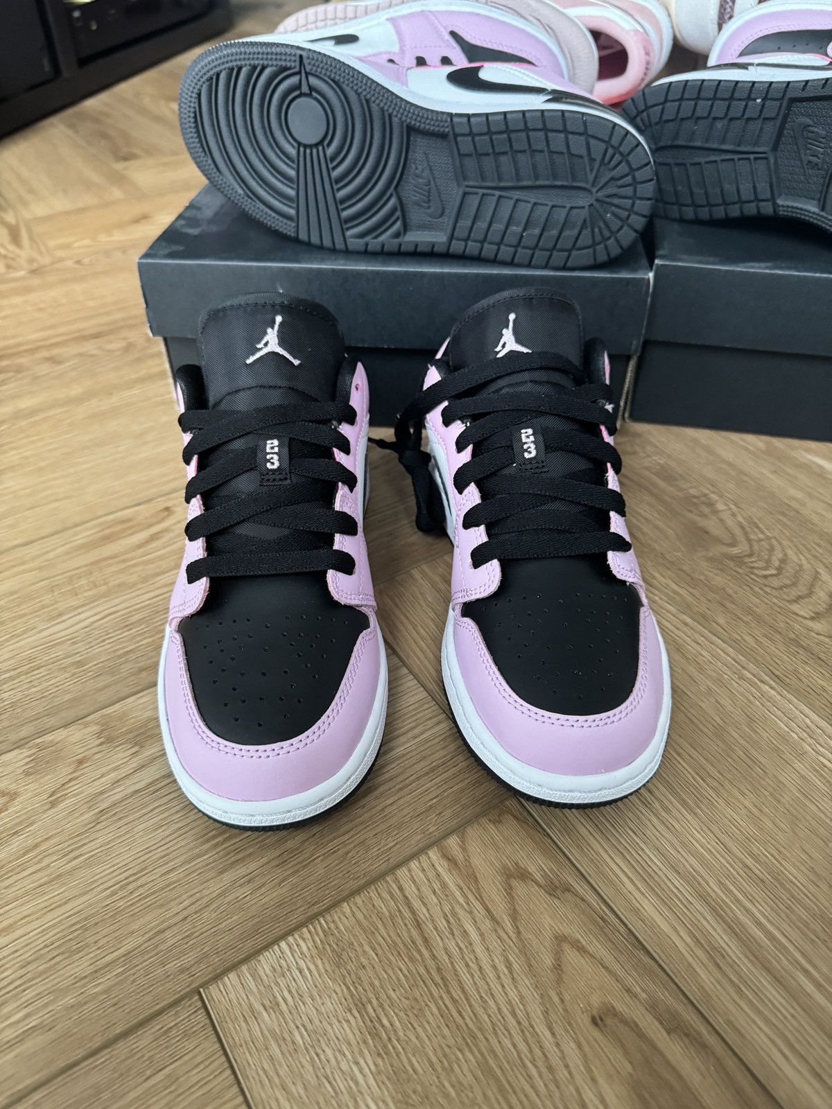 Jordan Brand Jordan 1 Low 'Light Arctic Pink' Size US 5.5 / IT 35.5 - 10 Thumbnail
