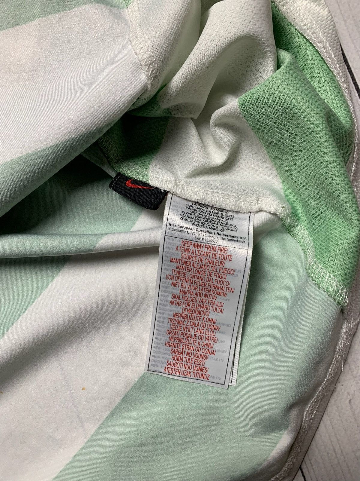 Vintage Vintage Nike Celtic soccer jersey size XL total 90 Size US XL / EU 56 / 4 - 6 Thumbnail