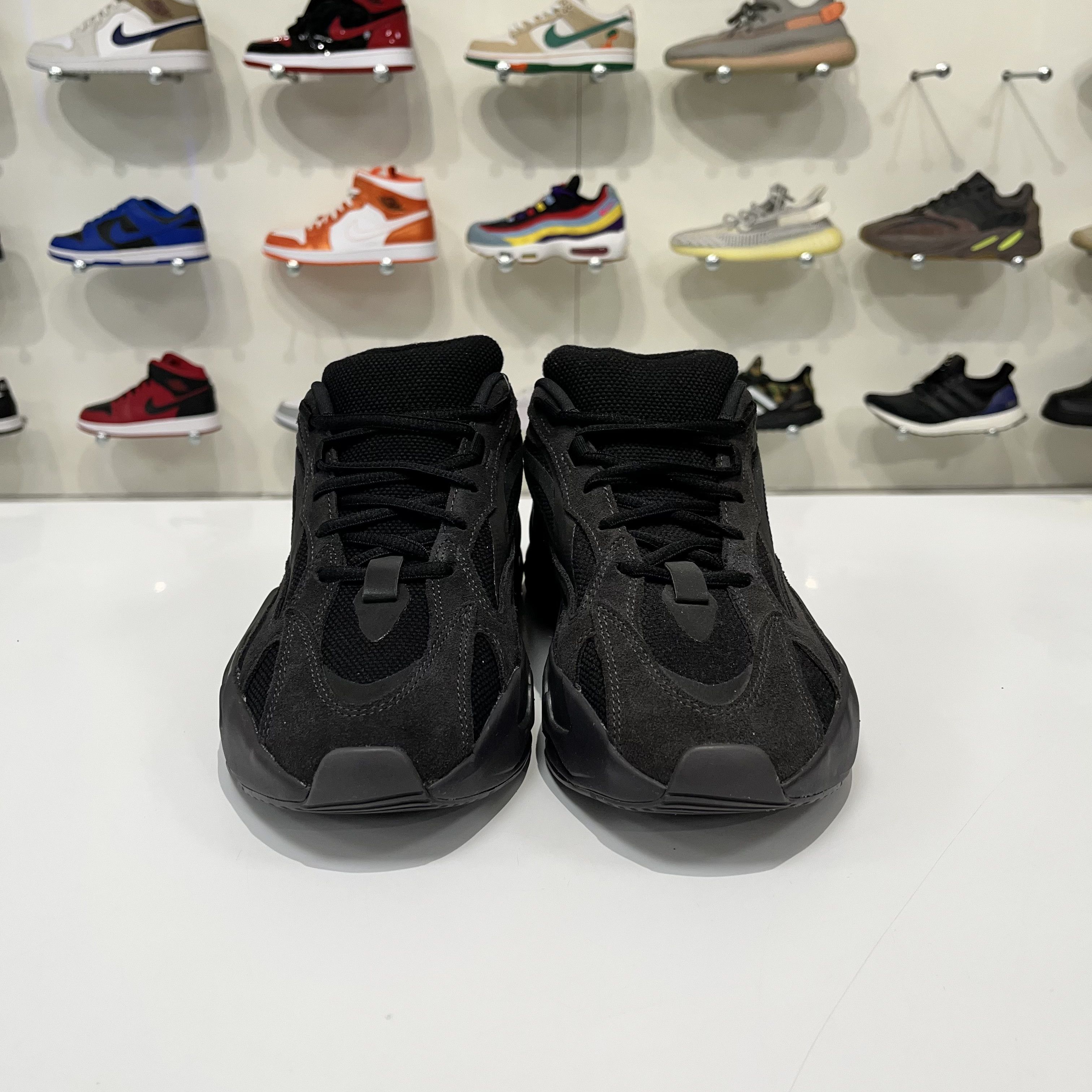 Adidas Adidas Yeezy Boost 700 V2 Vanta Size US 10 / EU 43 - 9 Thumbnail