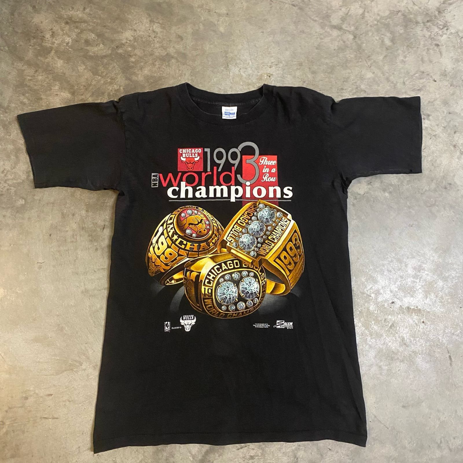 CHICAGO BULLS deals 1993 WORLD CHAMPIONS SHIRT, THREE IN A ROW, VINTAGE BULLS SHIRT