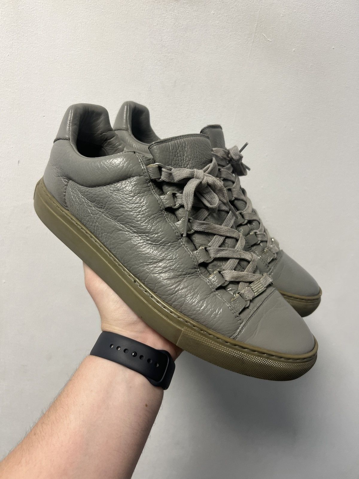Balenciaga Balenciaga Arena Leather Low Top Sneakers Gray Size 42 Size US 9 / EU 42 - 1 Thumbnail