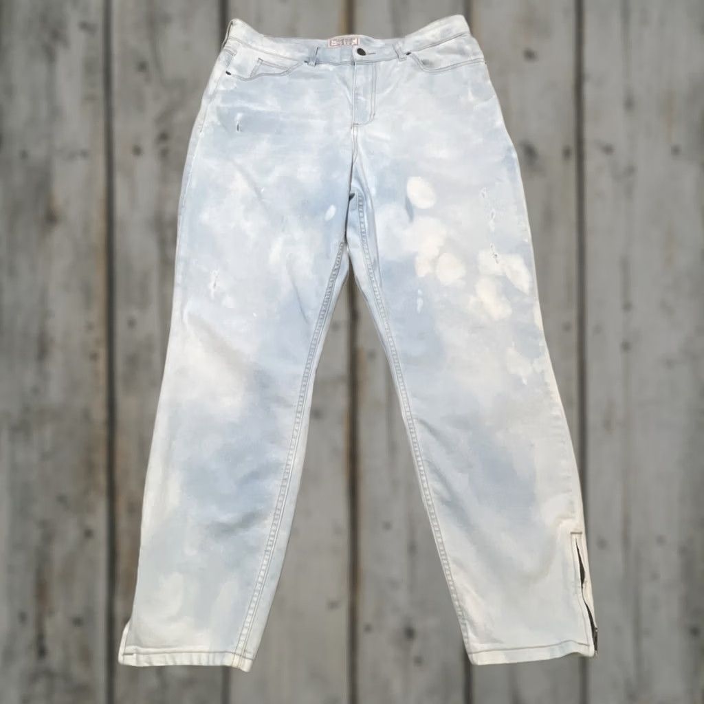 Guess Vintage Guess Jeans Women’s 32 1981 Light Wash Crop Stretch 3 Zip Thrashed Size 24" / US 00 / IT 34 - 1 Thumbnail