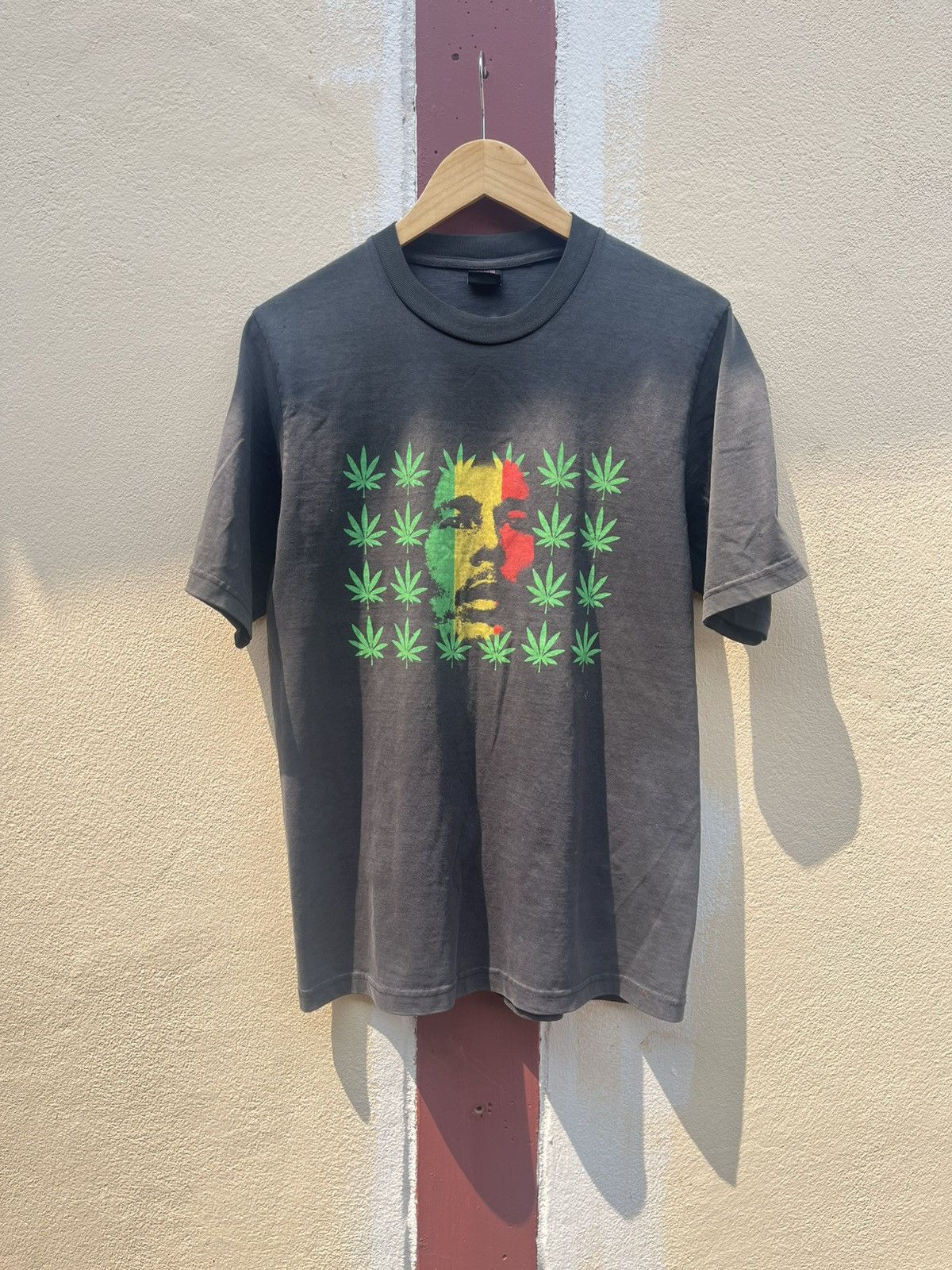 Vintage Thrashed Faded Bob Marley tee Size US L / EU 52-54 / 3 - 1 Thumbnail