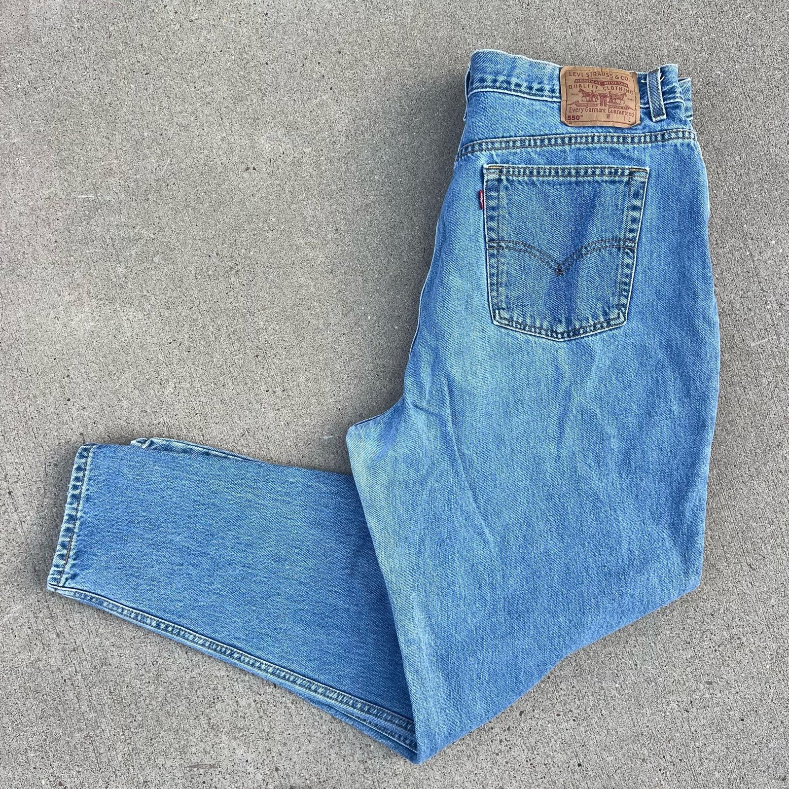 Ladies Y2K Levi's 550 relax fit tapered leg mom jeans 22L