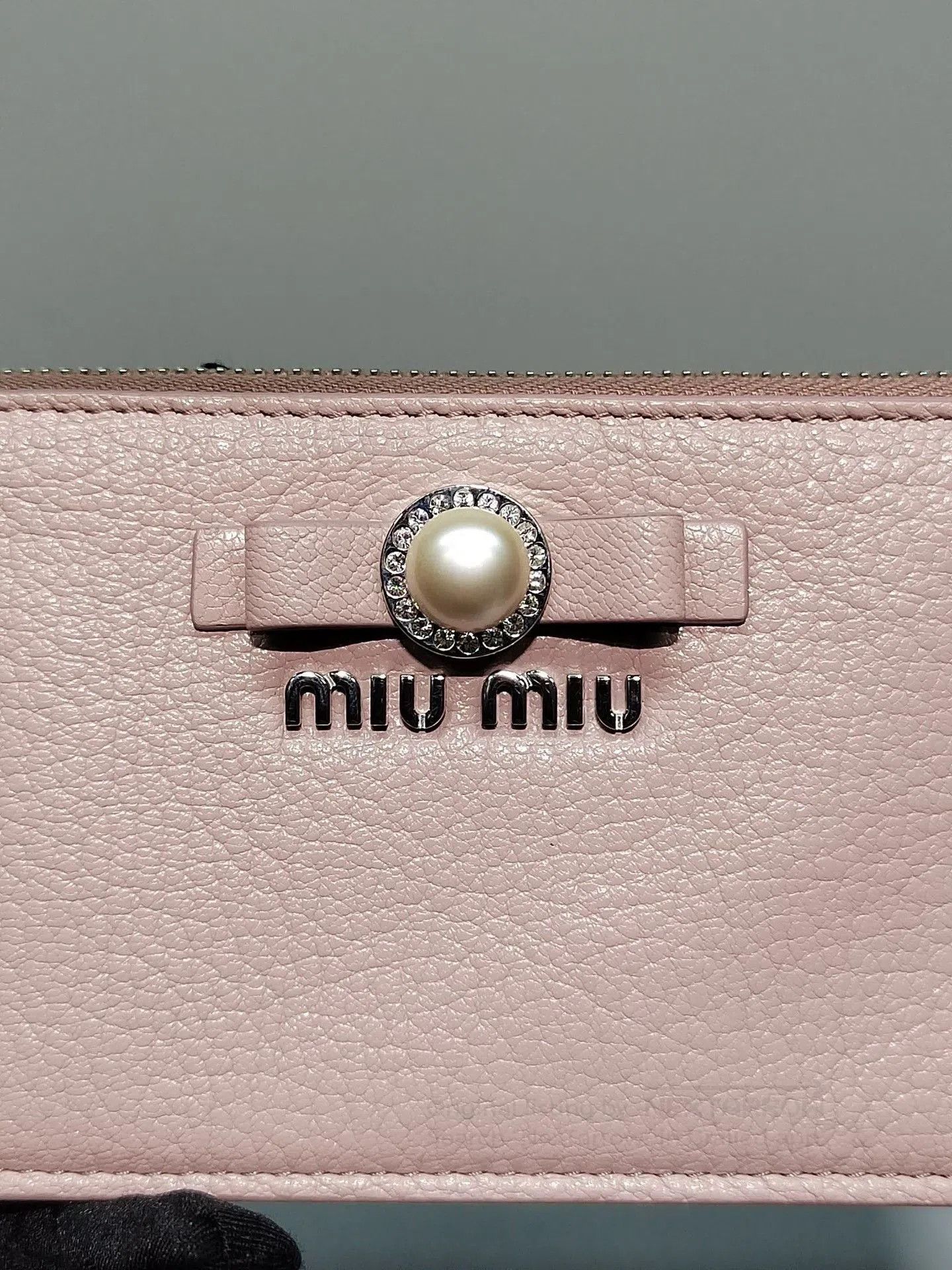 Miu Miu Miu Miu Pink Sheepskin Pearl Bow Coin Purse. Size ONE SIZE - 6 Thumbnail