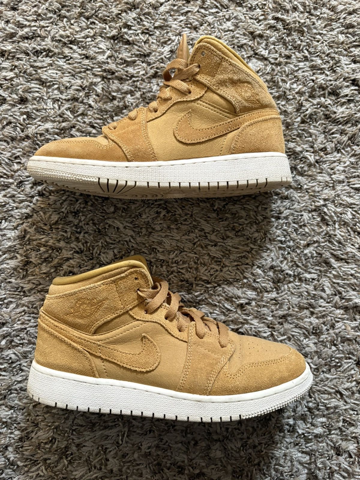 Nike Jordan 1 mid golden harvest sail Size US 5.5 / EU 38 - 1 Thumbnail