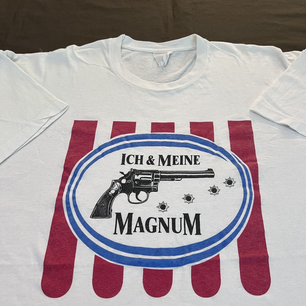 Vintage Vintage 90s ICH & MEINE MAGNUM Parody Tee Shirt 911 gun Size US XL / EU 56 / 4 - 1 Thumbnail