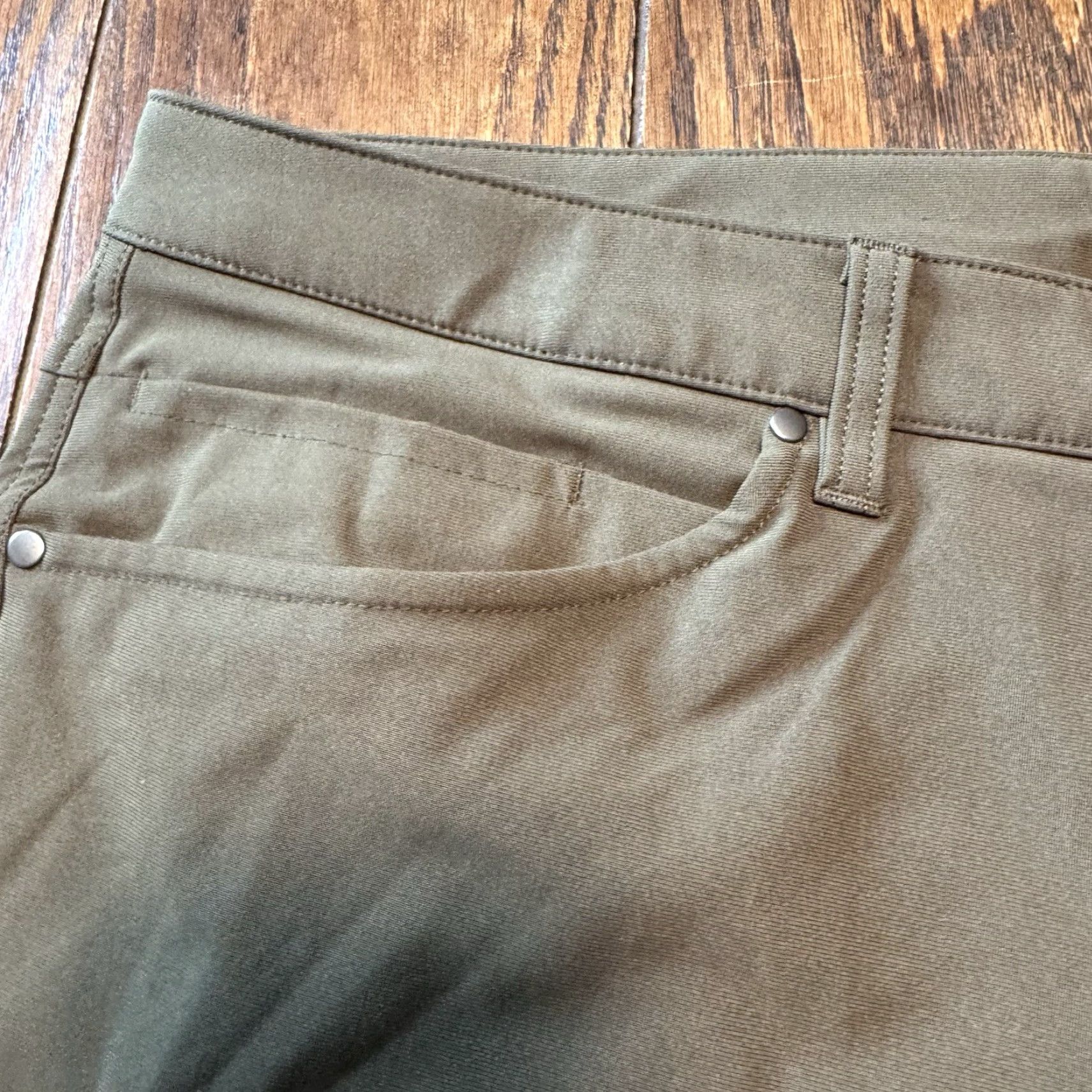 Lululemon Lululemon Men’s Green Pants Regular Size 36x31 Zip Pocket Stretch Pockets Activewear Trousers City Classic Size US 35 - 4 Thumbnail