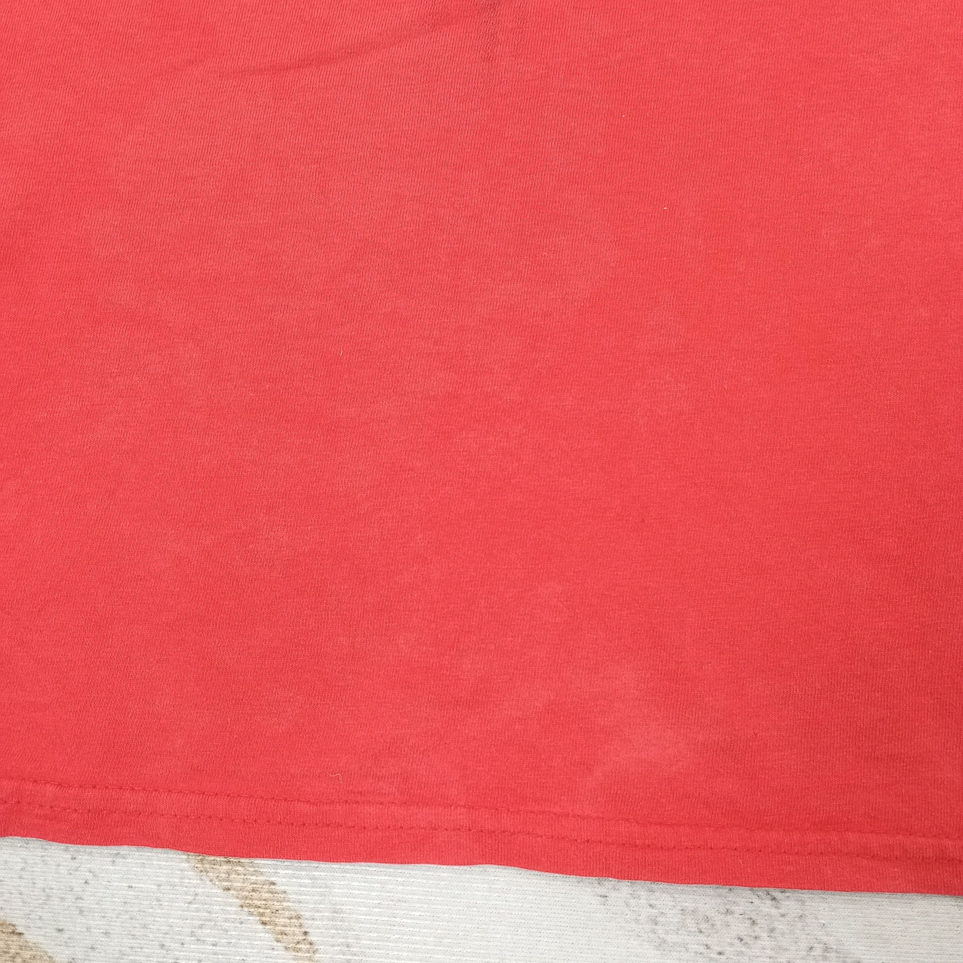 Band Tees Vintage Red Taylor Swift American Solo Singer Tshirt C239N12 Size US L / EU 52-54 / 3 - 3 Thumbnail