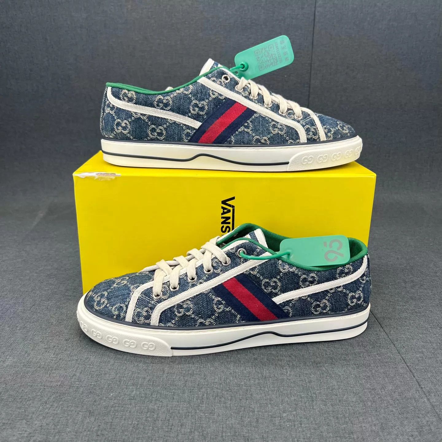 Gucci Gucci 1977 Denim Blue White & Red 42.5 1-2 Wears Near New Size US 9.5 / EU 42-43 - 3 Thumbnail