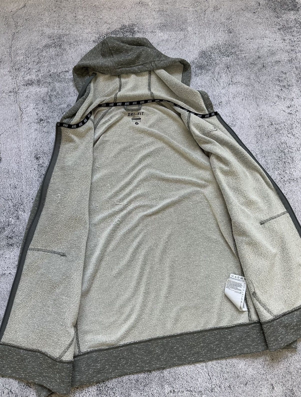 Nike Vintage Nike Zip Hoodie Grey Logo Fit Size US M / EU 48-50 / 2 - 9 Thumbnail