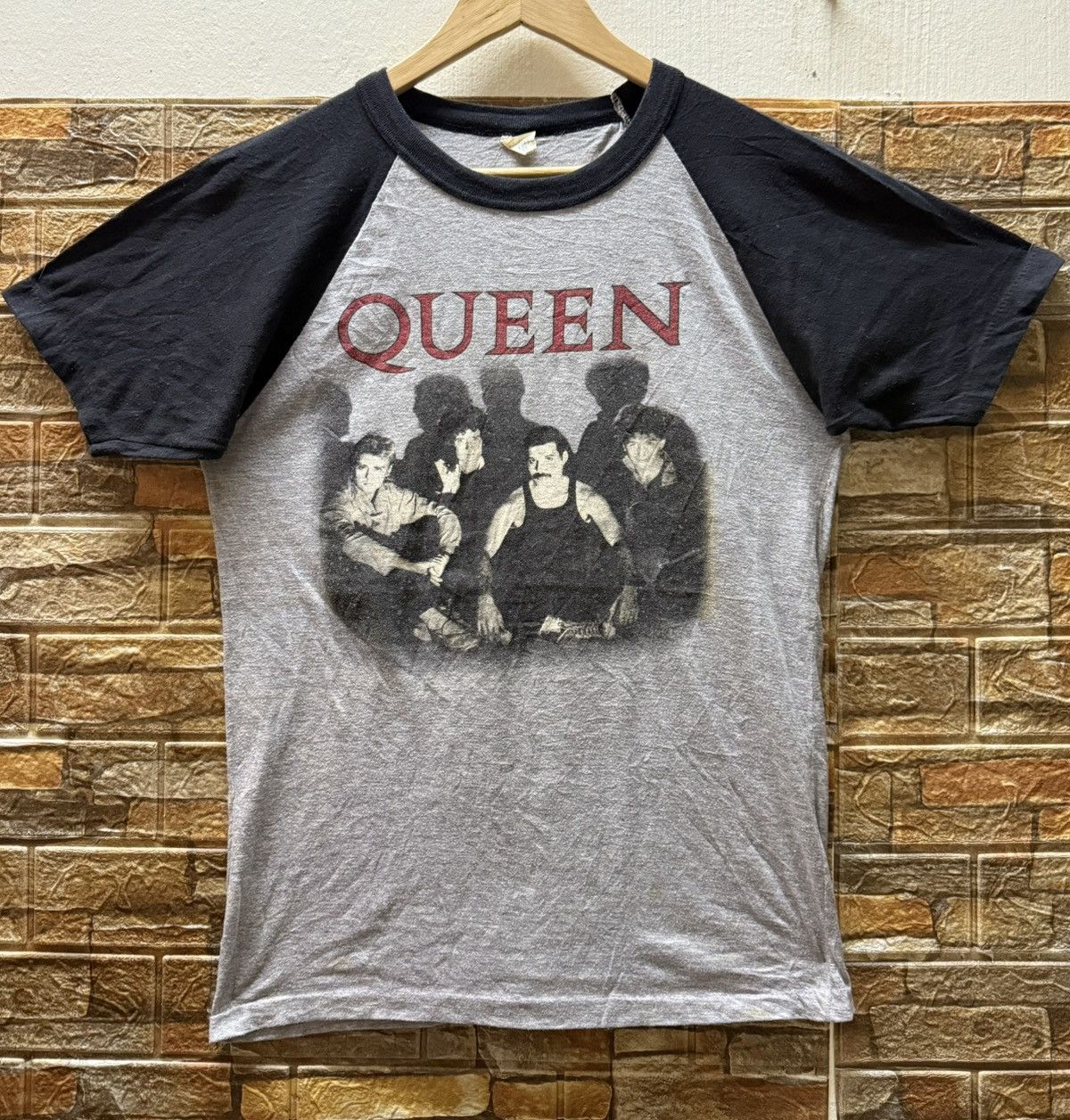 Vintage Vintage 1984 Queen Freddie Mercury Rare T-shirt Retro Size US S / EU 44-46 / 1 - 1 Thumbnail