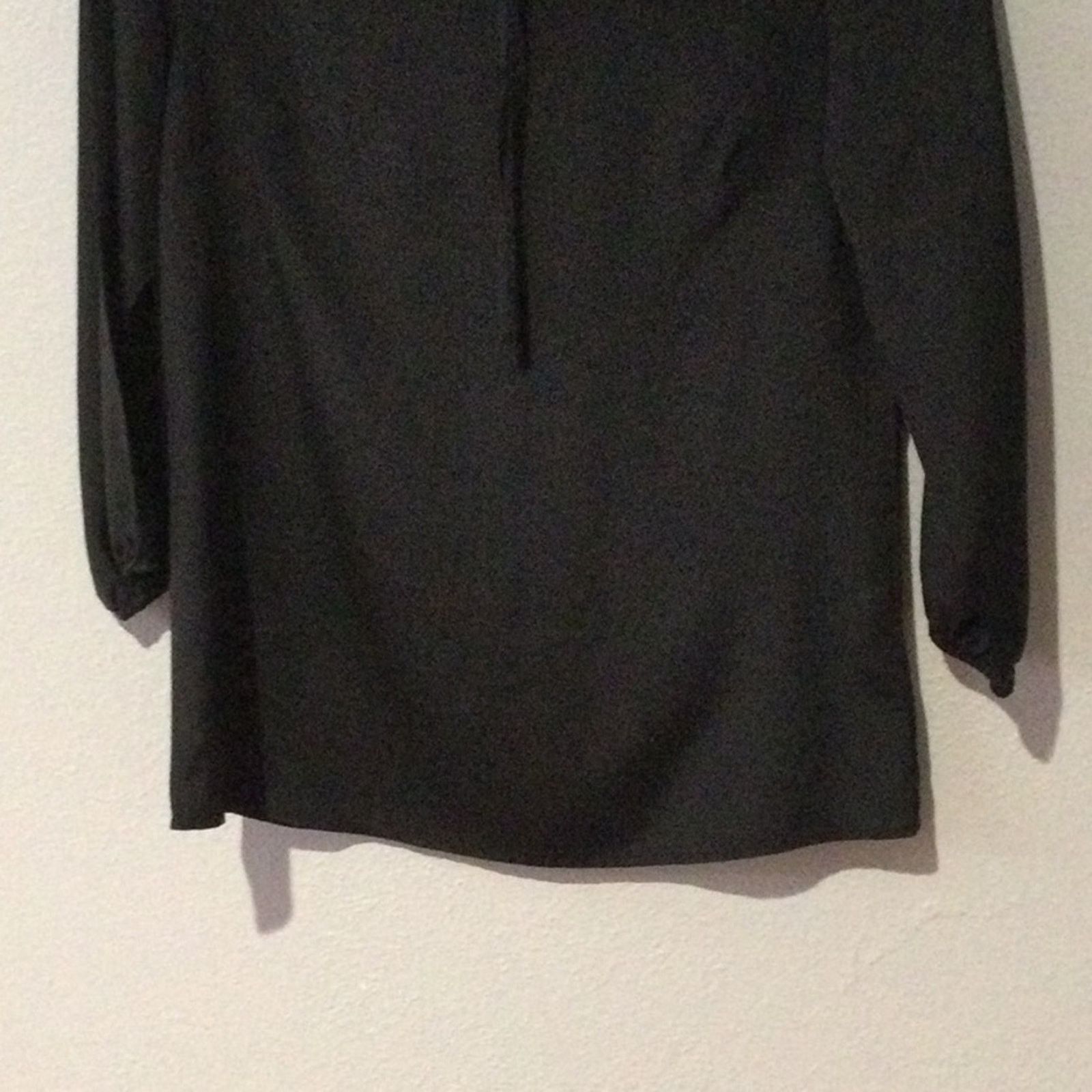 Other The Limited Black Front Key Hole Tie Neckline Blouse Size S Size S / US 4 / IT 40 - 5 Thumbnail