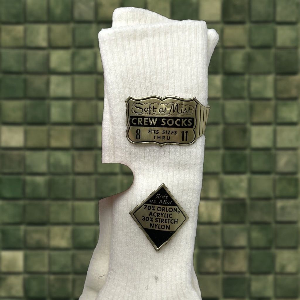 Vintage VINTAGE Soft as Mist Crew Socks Ladies Size 9-11 White NOS 1960s NWT Mist Socks Ladies Crew White 1960s Vintage Size ONE SIZE - 1 Thumbnail