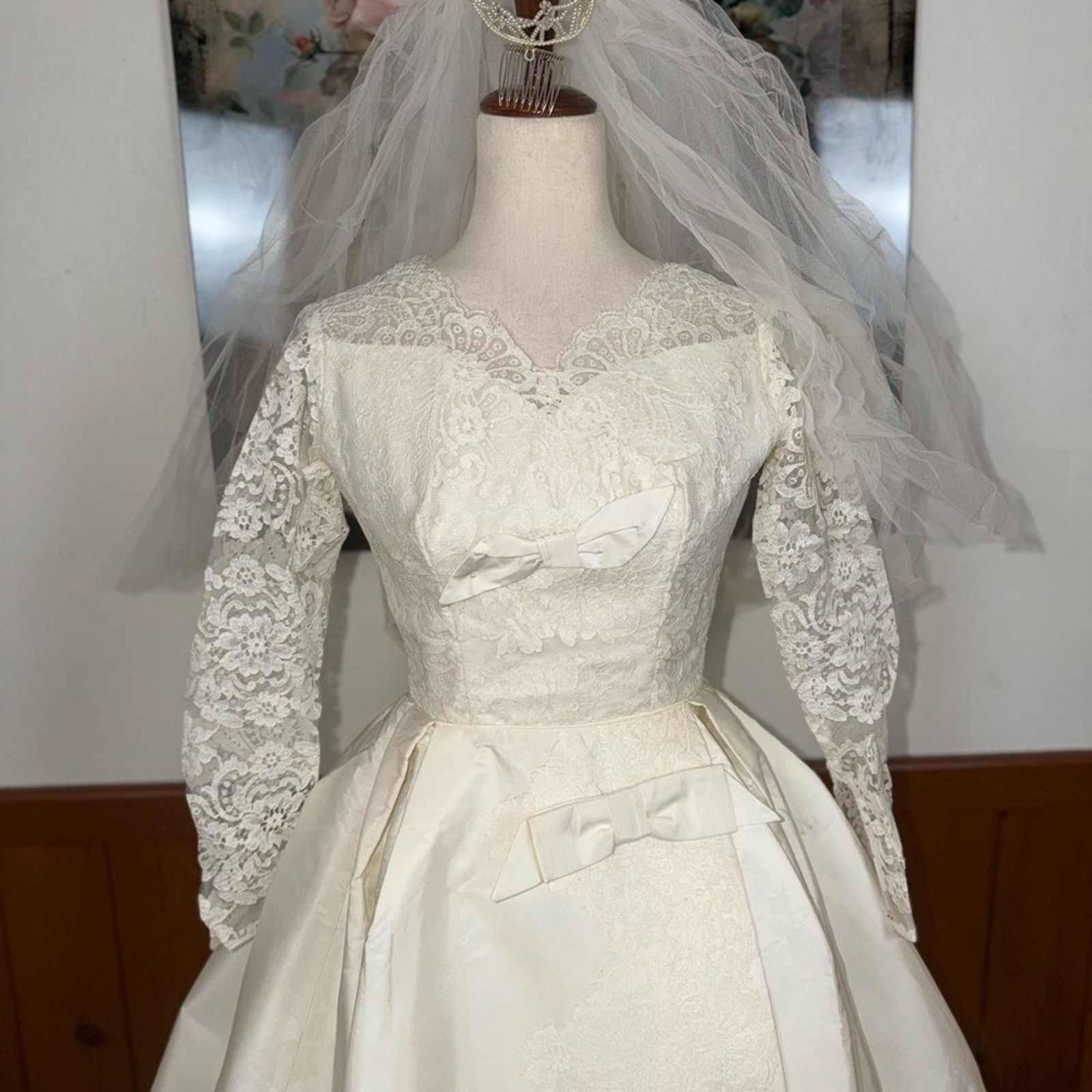 Vintage Stunning Vintage 1950s Wedding Gown & Crown Veil Size M / US 6-8 / IT 42-44 - 4 Thumbnail