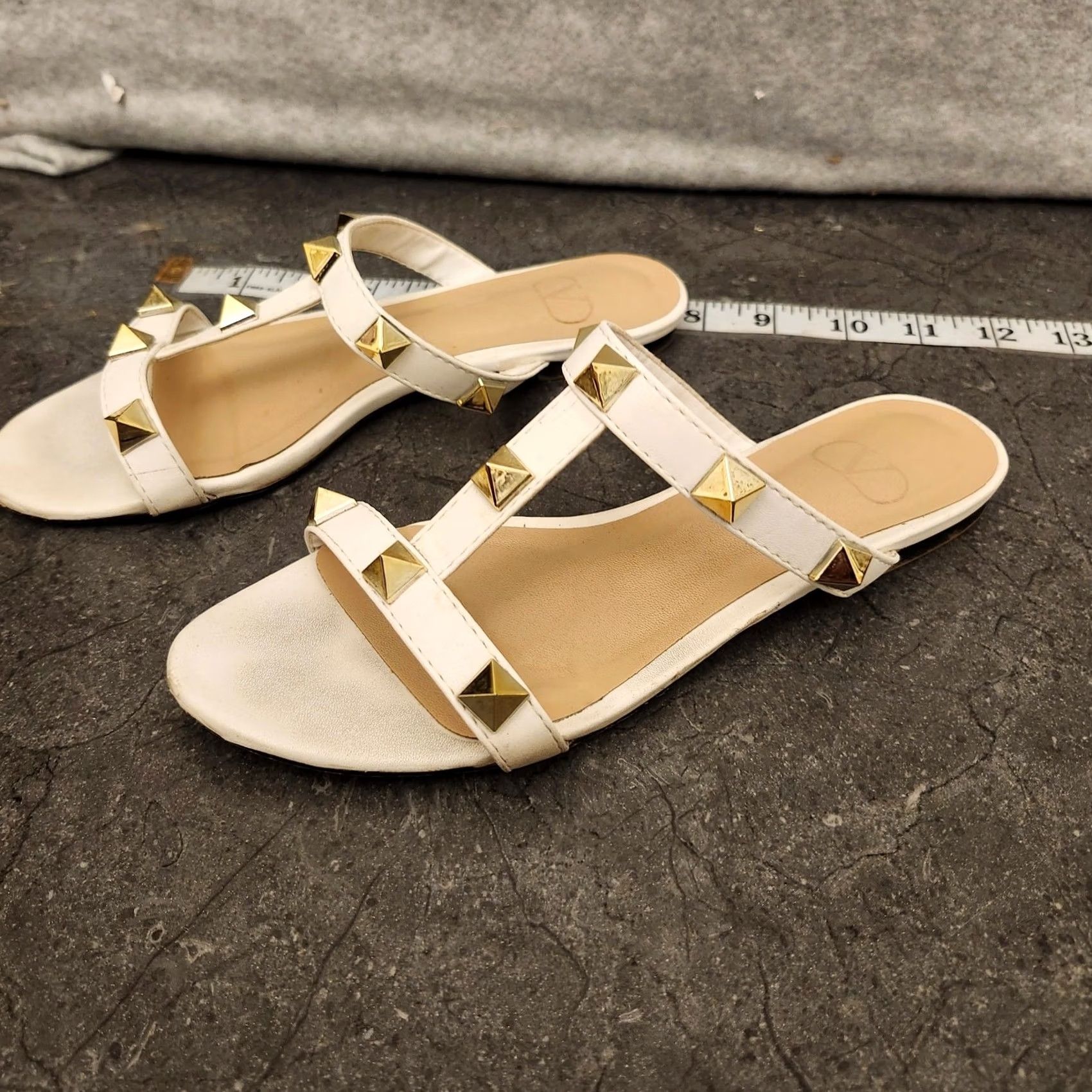 Valentino Valentino Garavani Roman Stud Flat Sandals Women's 36 White Leather Studded Sandals Size US 6 / IT 36 - 4 Thumbnail