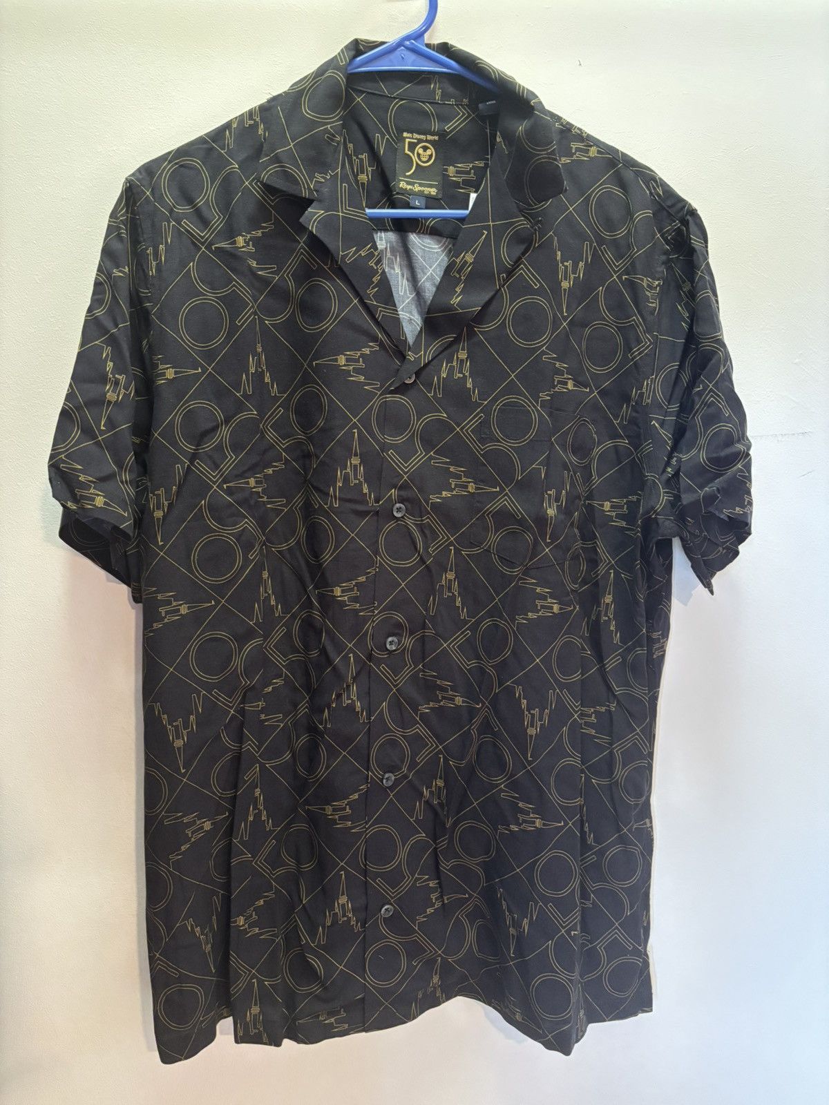 Disney Walt Disney World Collector 50th Anniversary Shirt (L) Size US L / EU 52-54 / 3 - 1 Thumbnail