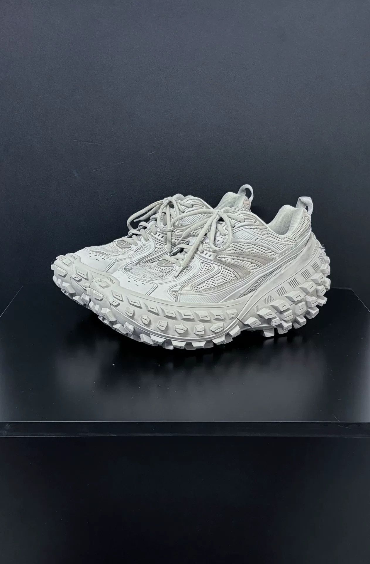 Balenciaga Balenciaga White Lowtop Sneakers 9 Men Size US 9 / EU 42 - 1 Thumbnail