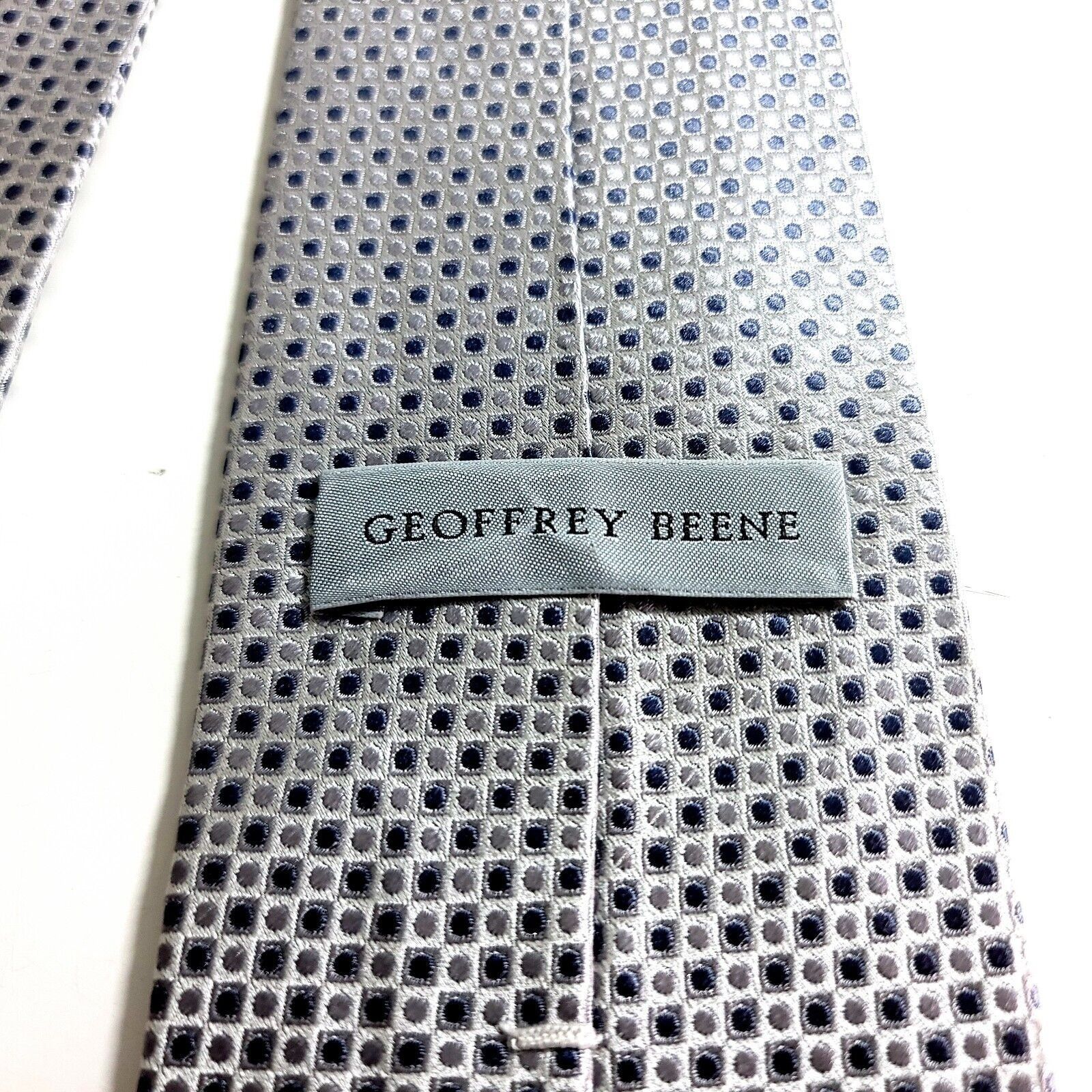Designer Geoffrey Beene Silver White Gray Blue Geometric Woven Silk T Size ONE SIZE - 3 Thumbnail