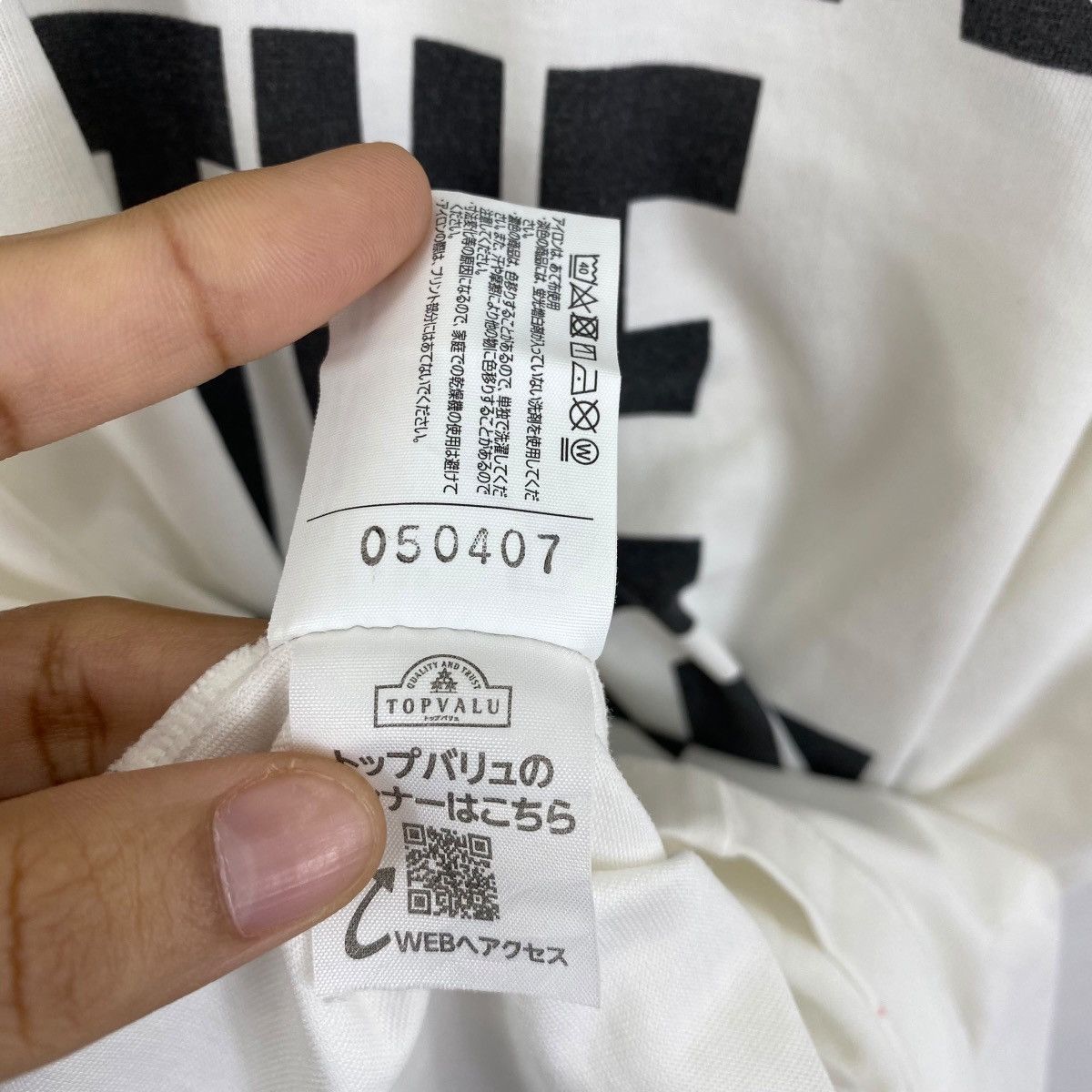 Katharine Hamnett London KATHARINE HAMNETT Saving The Planet Long Sleeve Tee Shirt Size US M / EU 48-50 / 2 - 7 Thumbnail