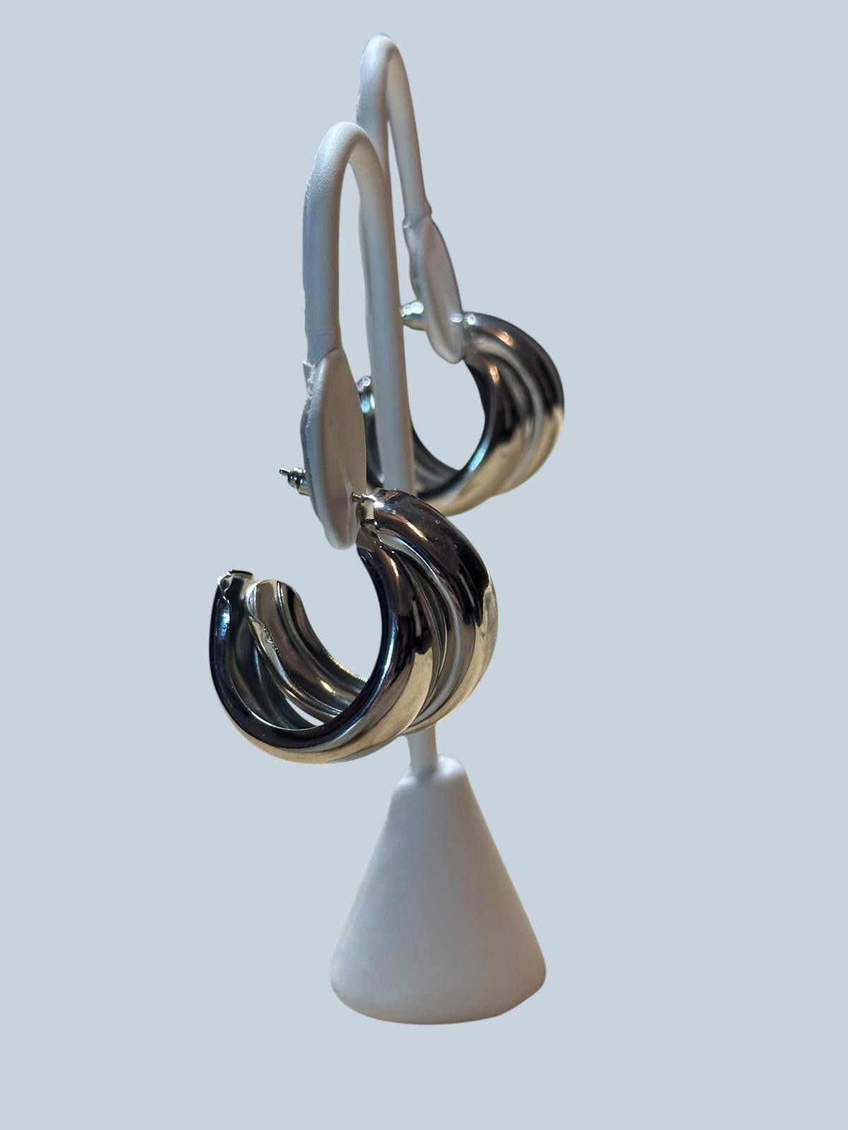 The Unbranded Brand Elegant Silver-Tone Chunky Hoop Earrings Size ONE SIZE - 4 Thumbnail