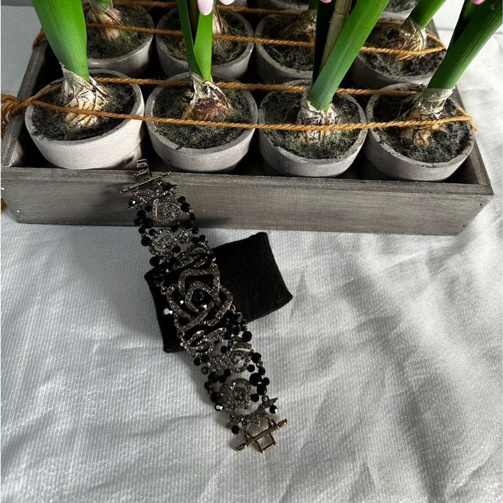 Vintage Fashion Jewelry Gold brass Bracelet with Black rhinestones Size ONE SIZE - 4 Thumbnail