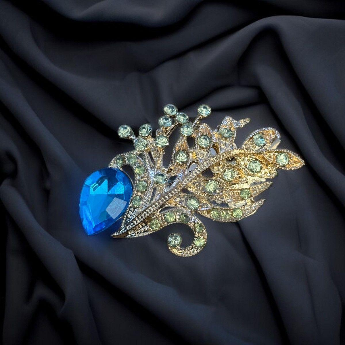 Vintage Vintage gold tone rhinestone peacock feather brooch Size ONE SIZE - 1 Thumbnail