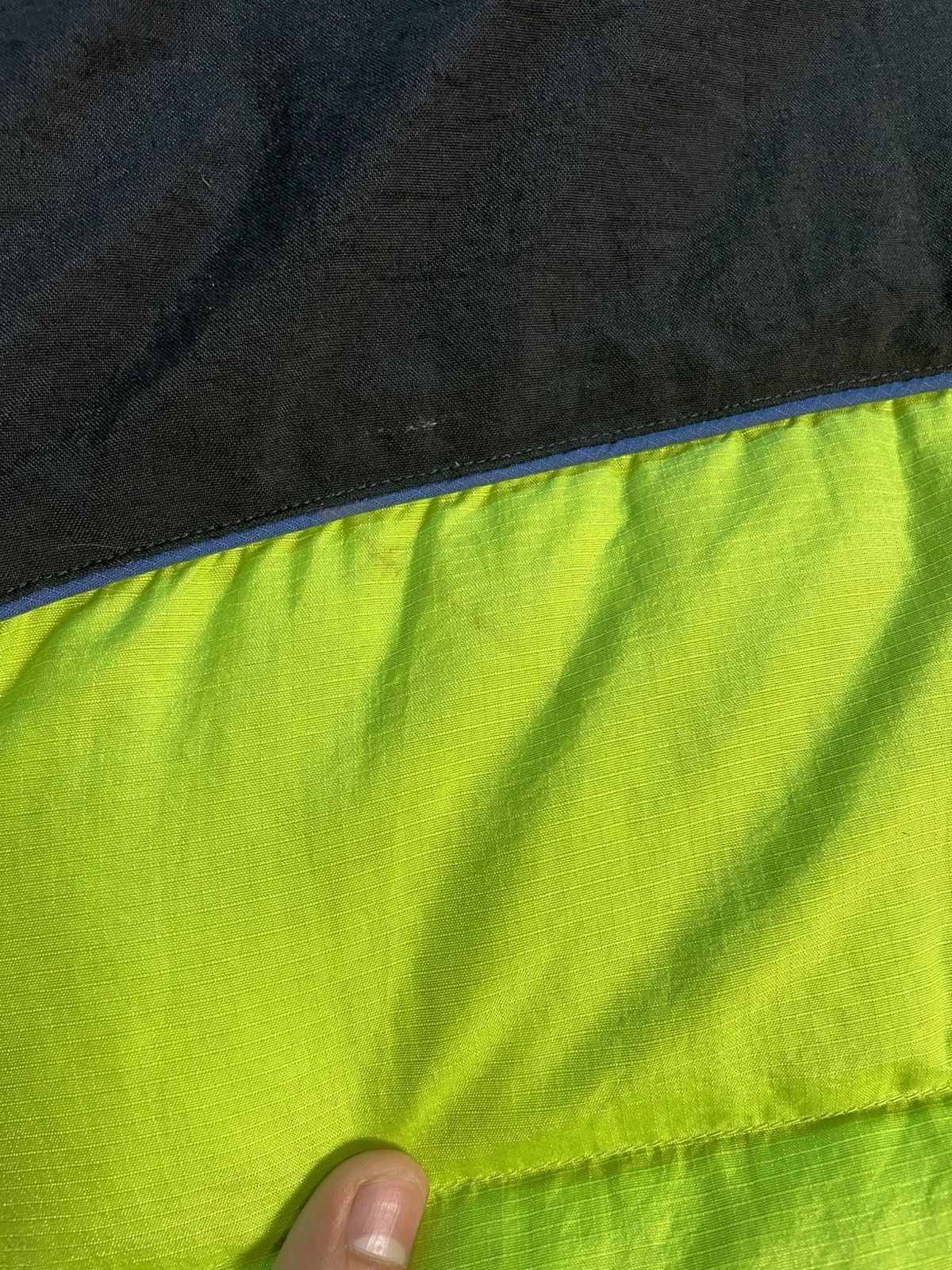 Nike ACG Vintage Nike ACG Green Neon Puffer Jacket Size US L / EU 52-54 / 3 - 15 Thumbnail