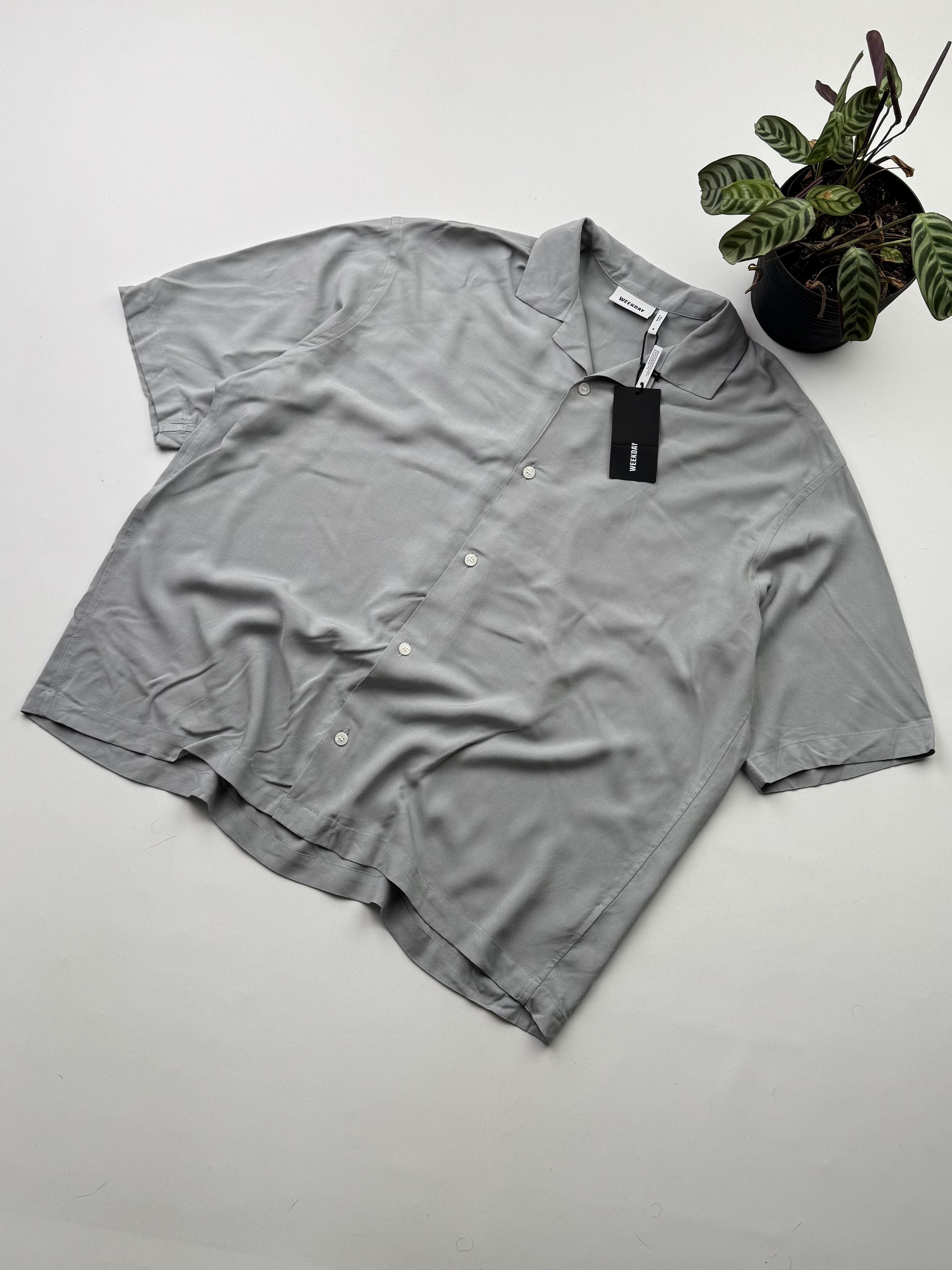 Weekday Weekday Viscose Oversized Shirt Short Sleeve (145) Size US S / EU 44-46 / 1 - 1 Thumbnail