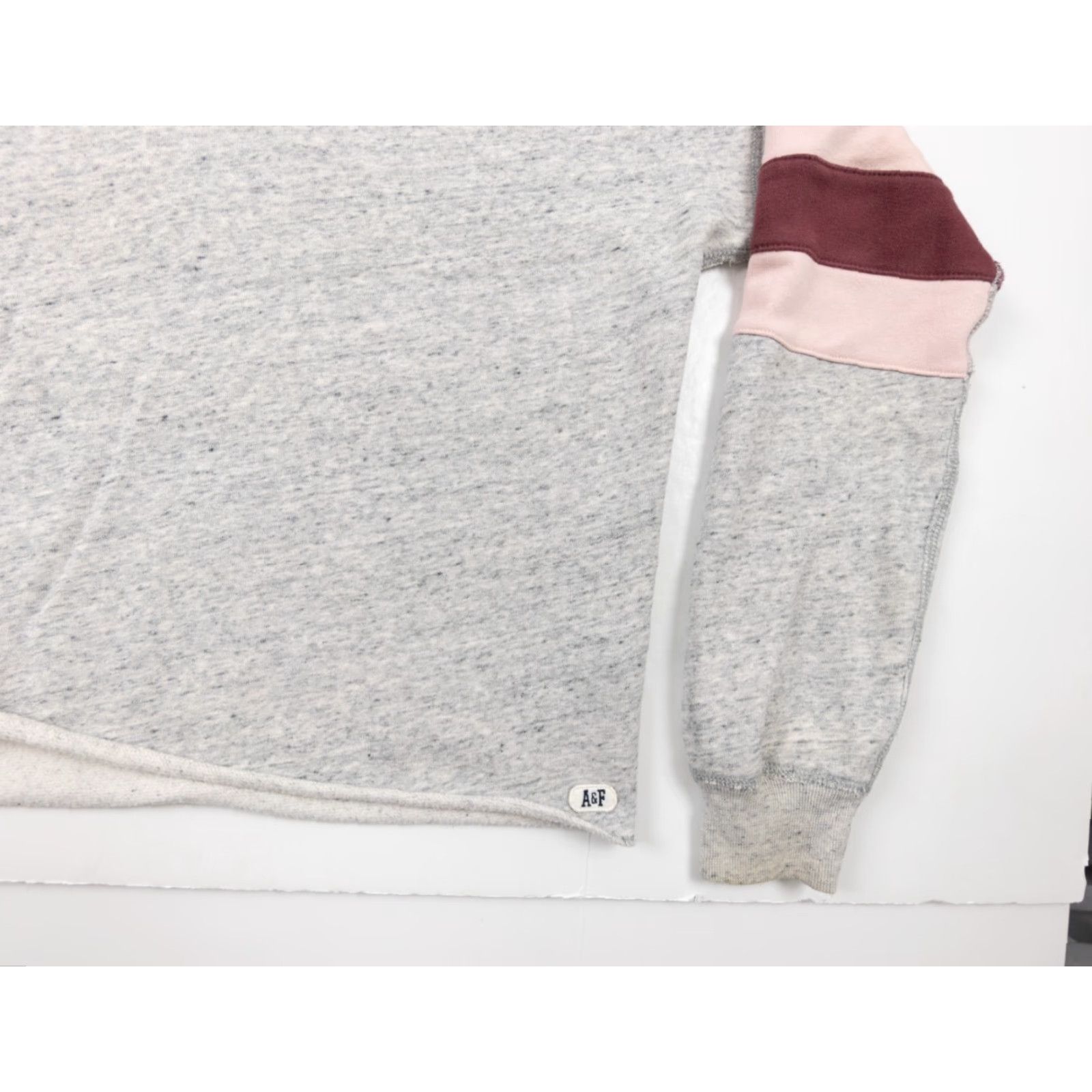 Abercrombie & Fitch Abercrombie & Fitch Gray Cropped Hoodie Sweatshirt Women's Large Pullover Activewear Size L / US 10 / IT 46 - 3 Thumbnail