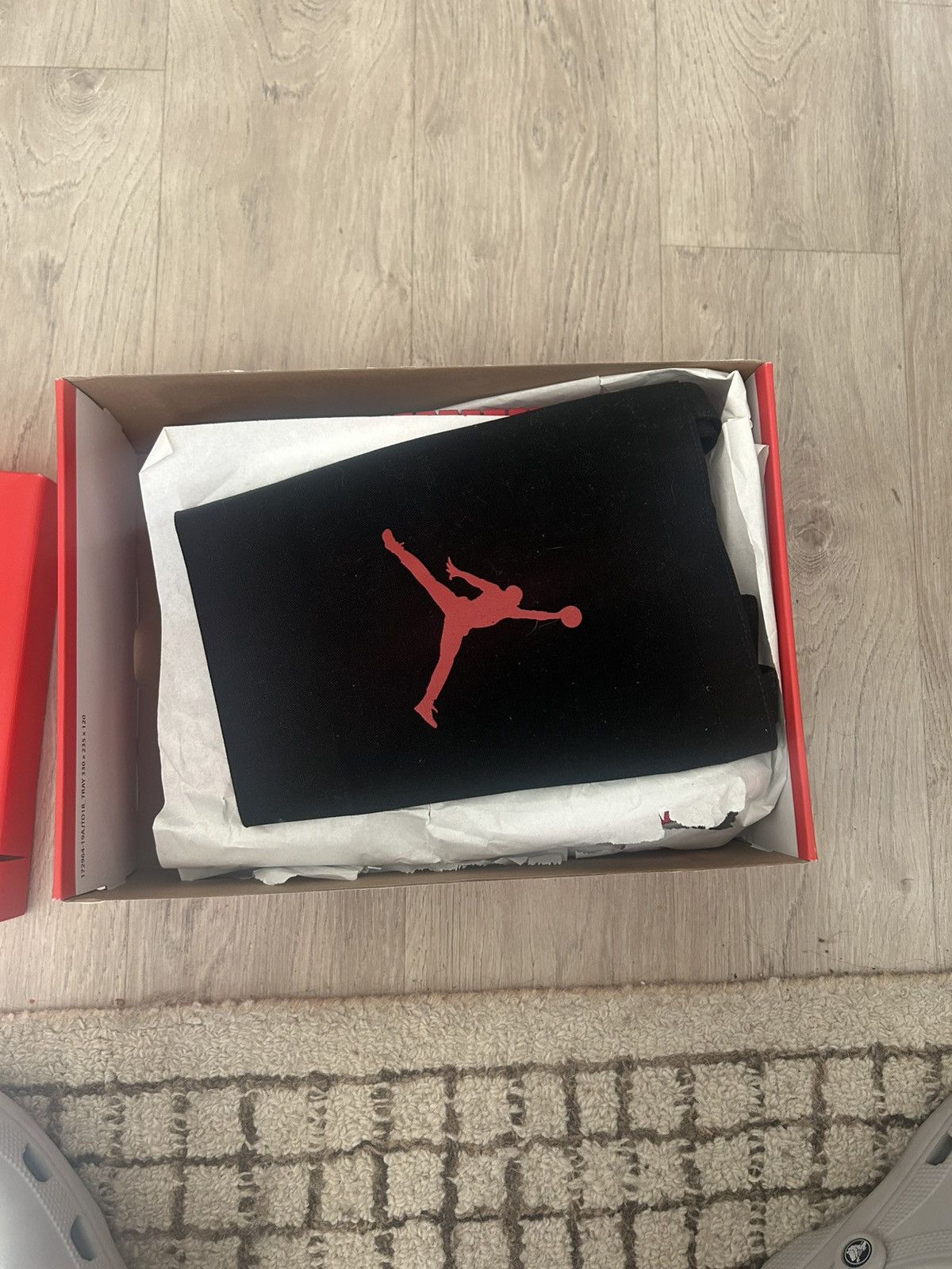 Jordan Brand Women’s Air Jordan 1 Retro High OG Satin Bred 2023 Size US 12 / IT 42 - 8 Thumbnail